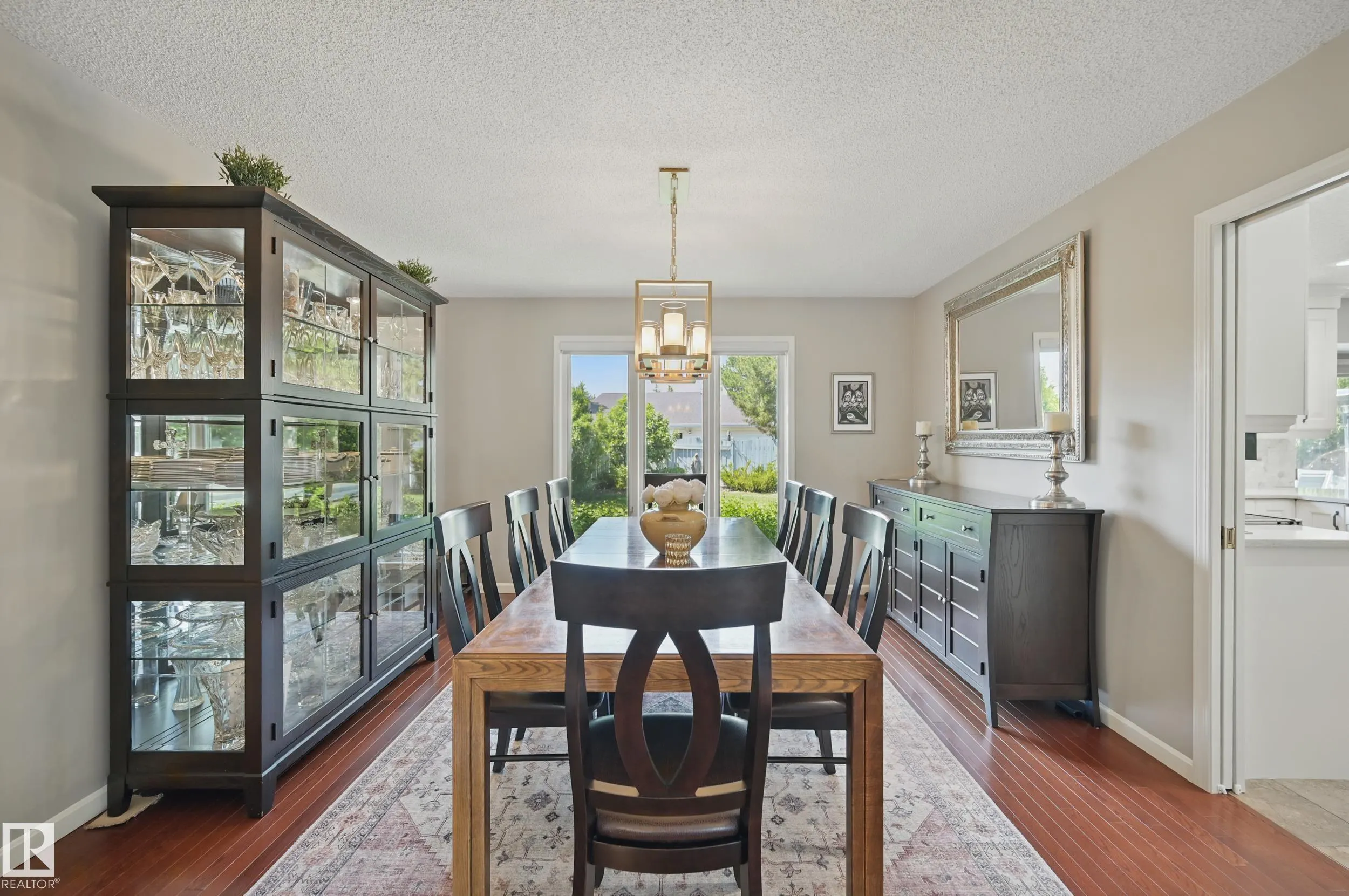 24 BLUE QUILL Crescent