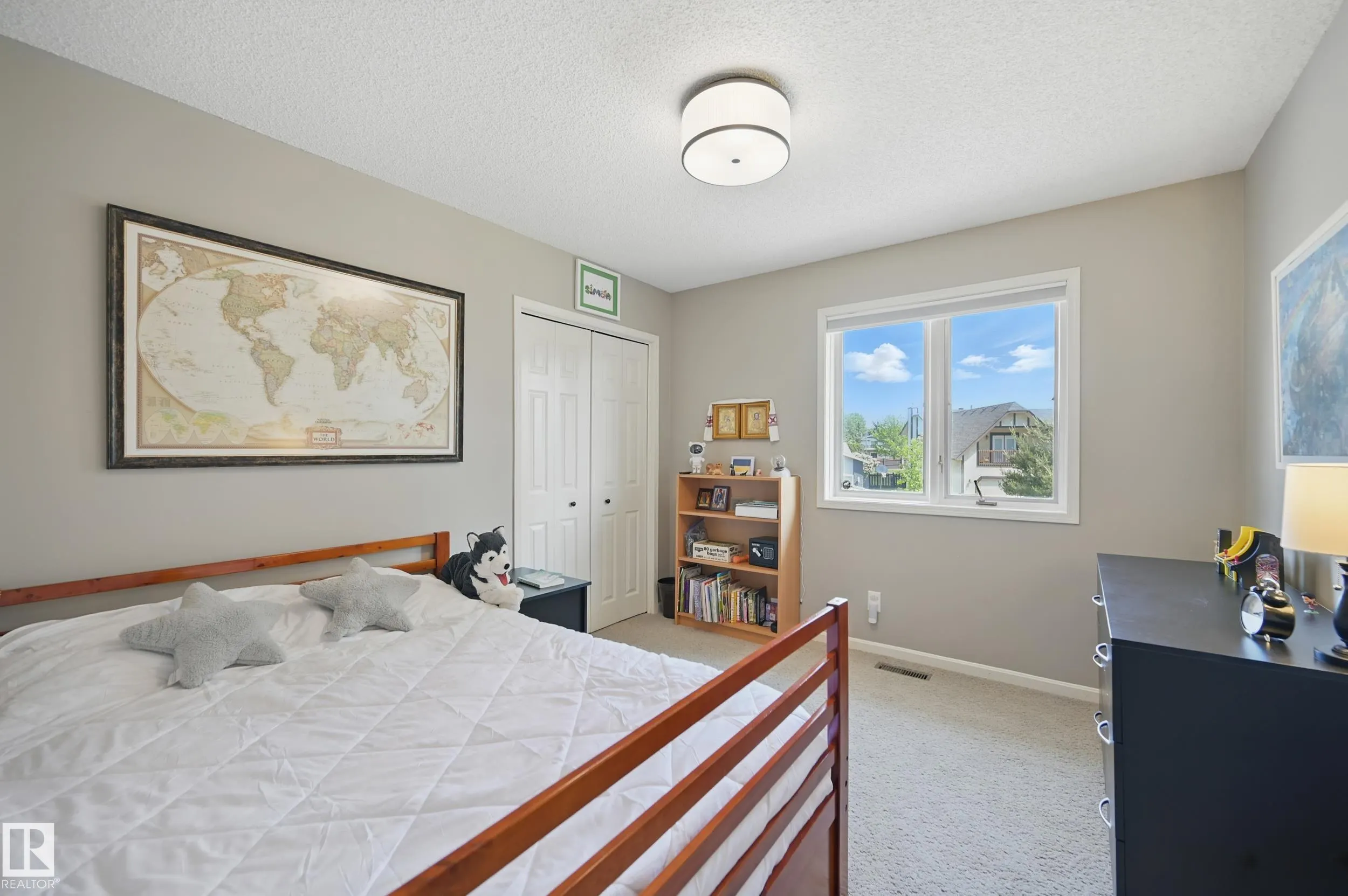 24 BLUE QUILL Crescent