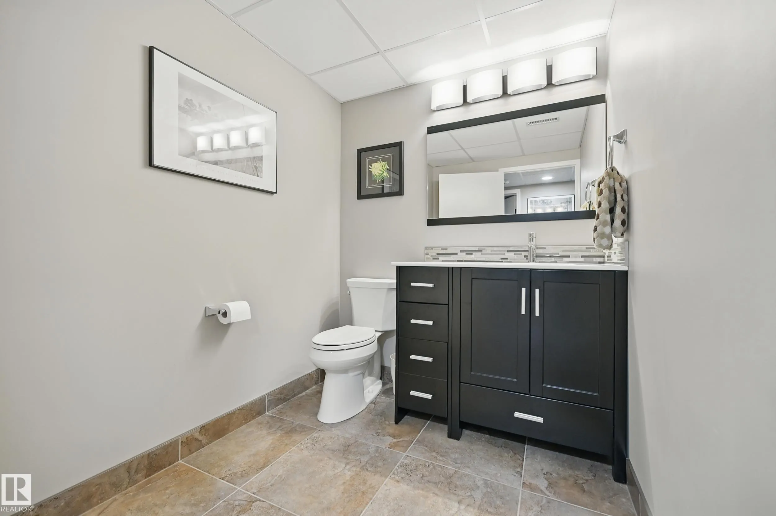 24 BLUE QUILL Crescent