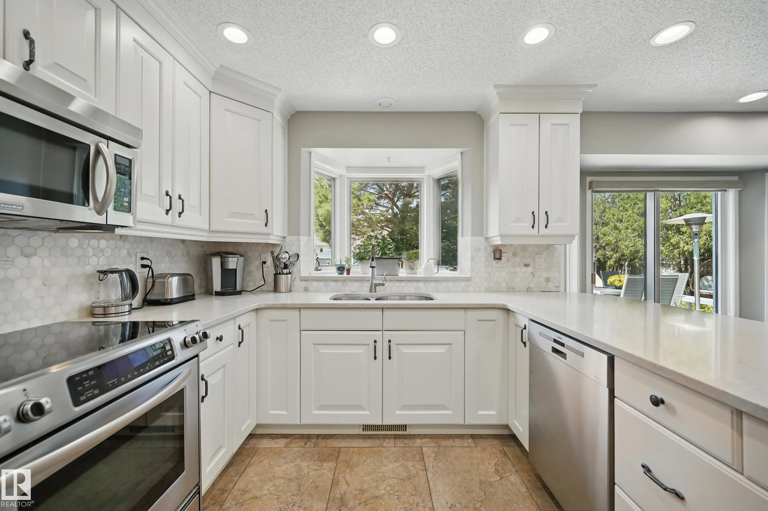 24 BLUE QUILL Crescent