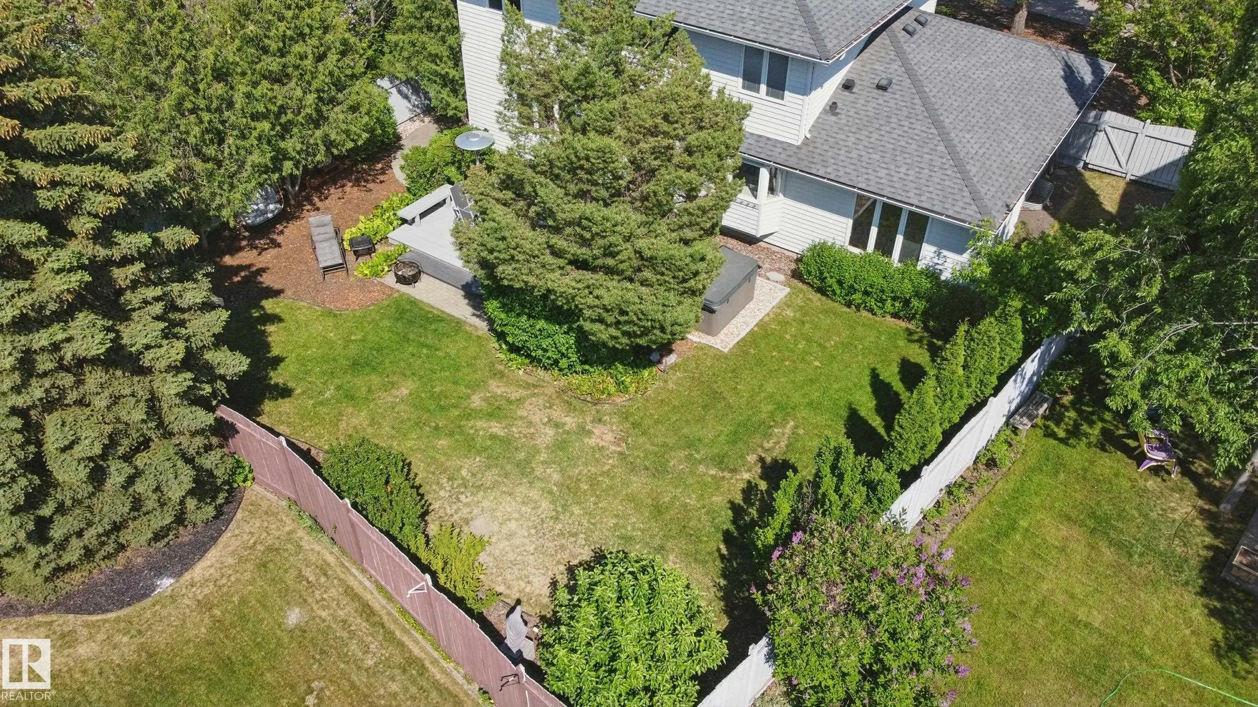 24 BLUE QUILL Crescent