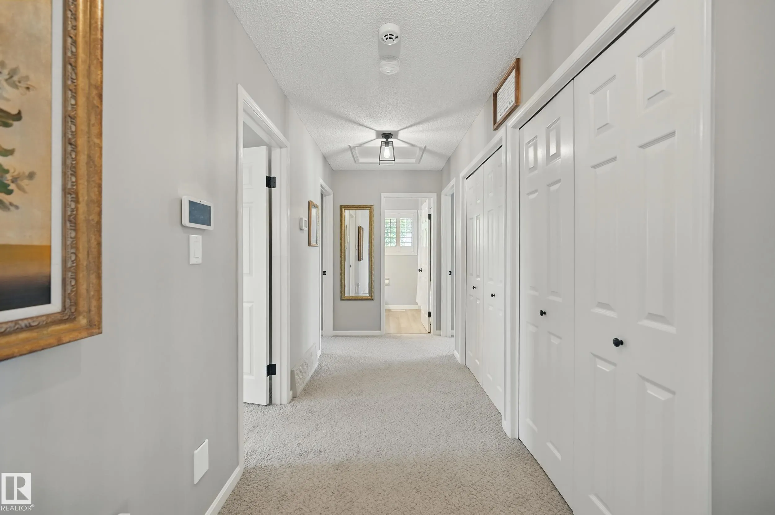 24 BLUE QUILL Crescent
