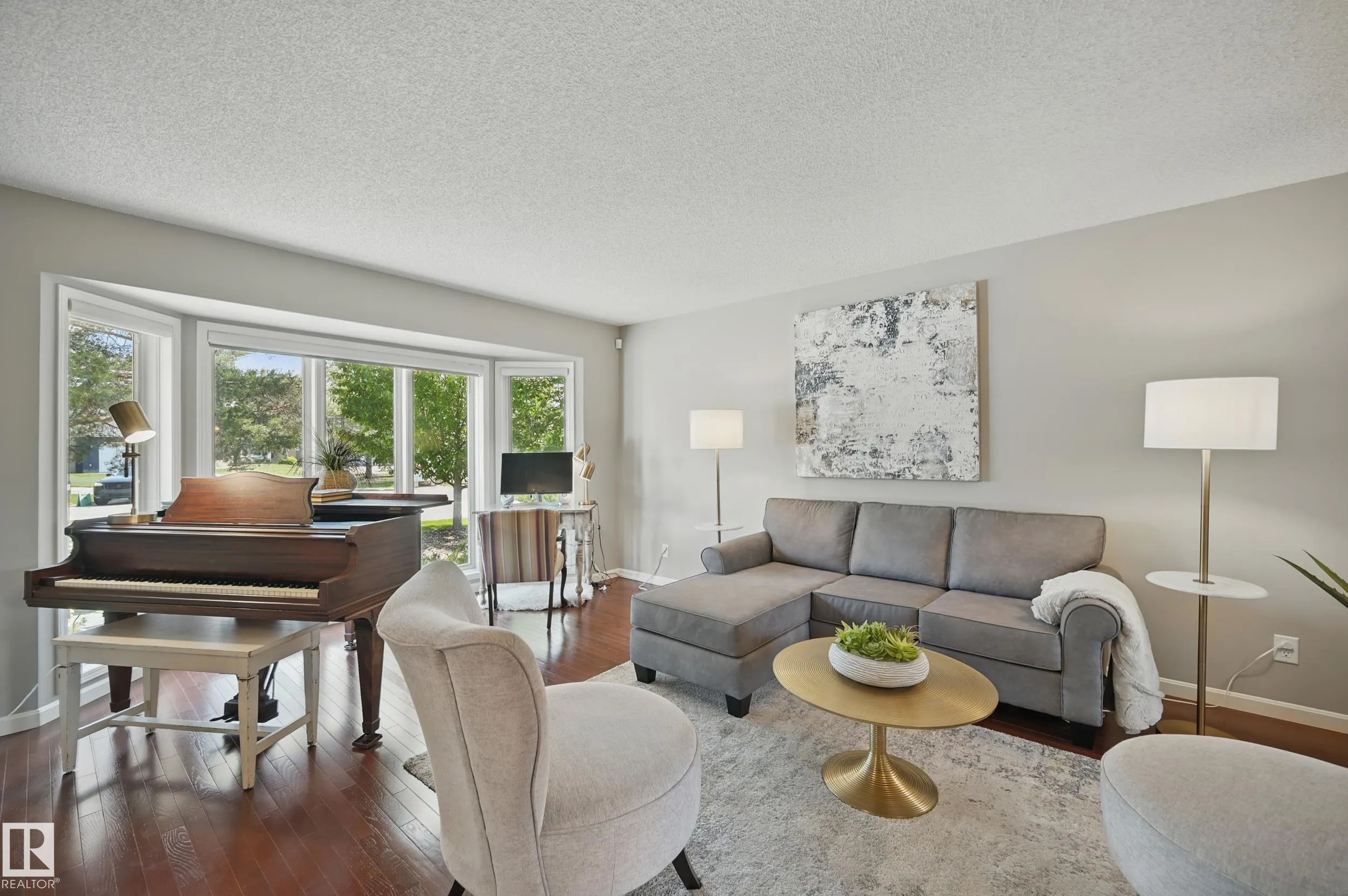 24 BLUE QUILL Crescent