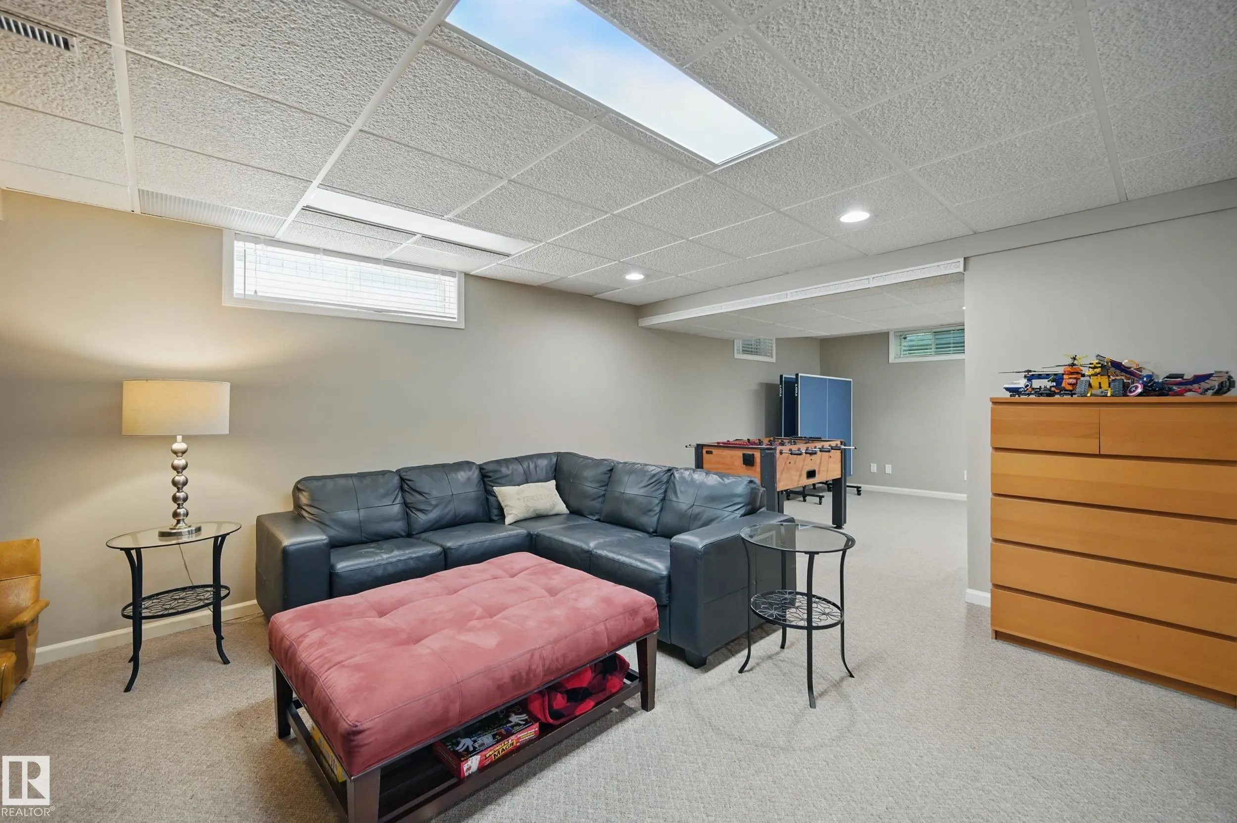 24 BLUE QUILL Crescent
