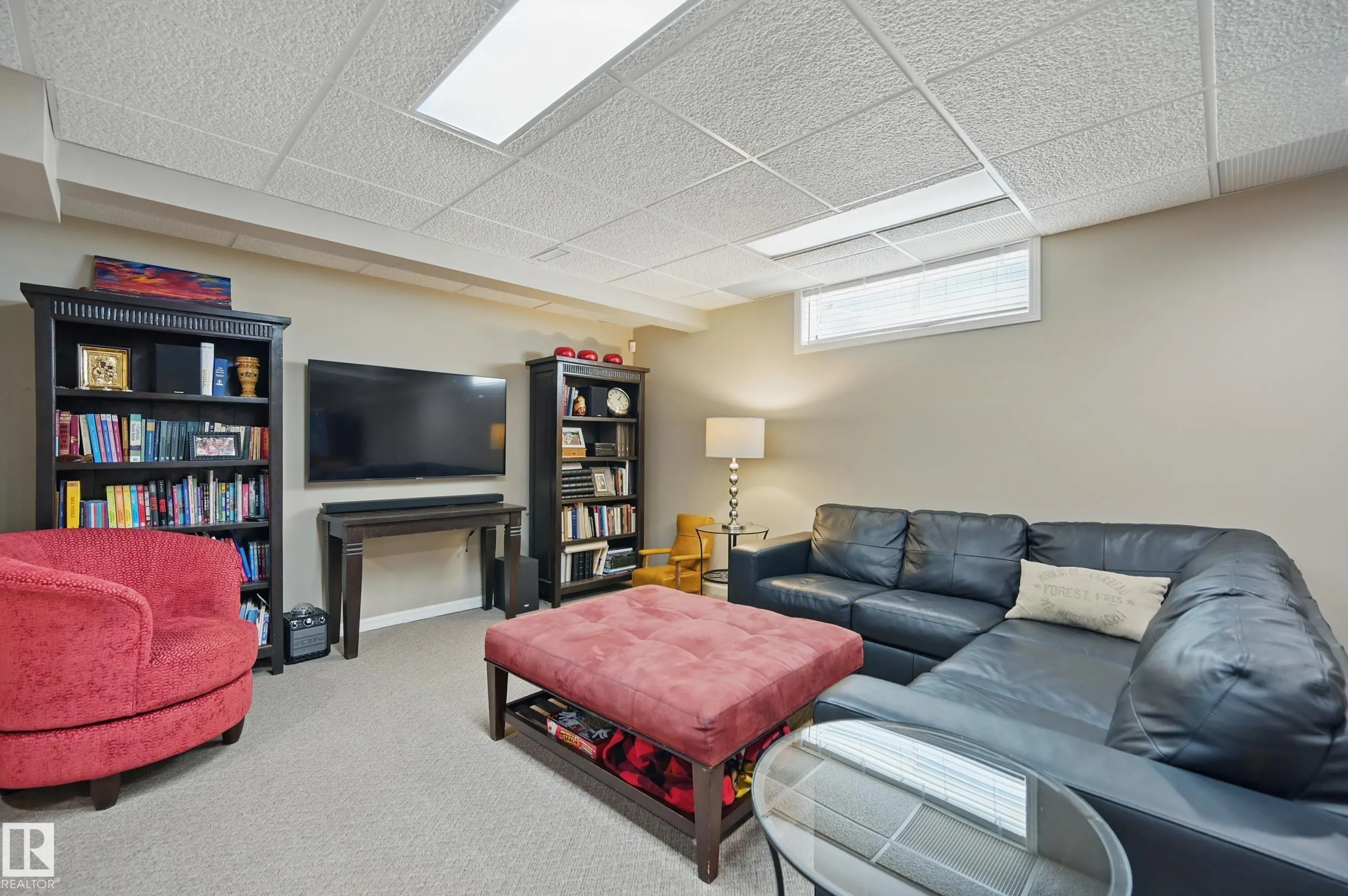 24 BLUE QUILL Crescent