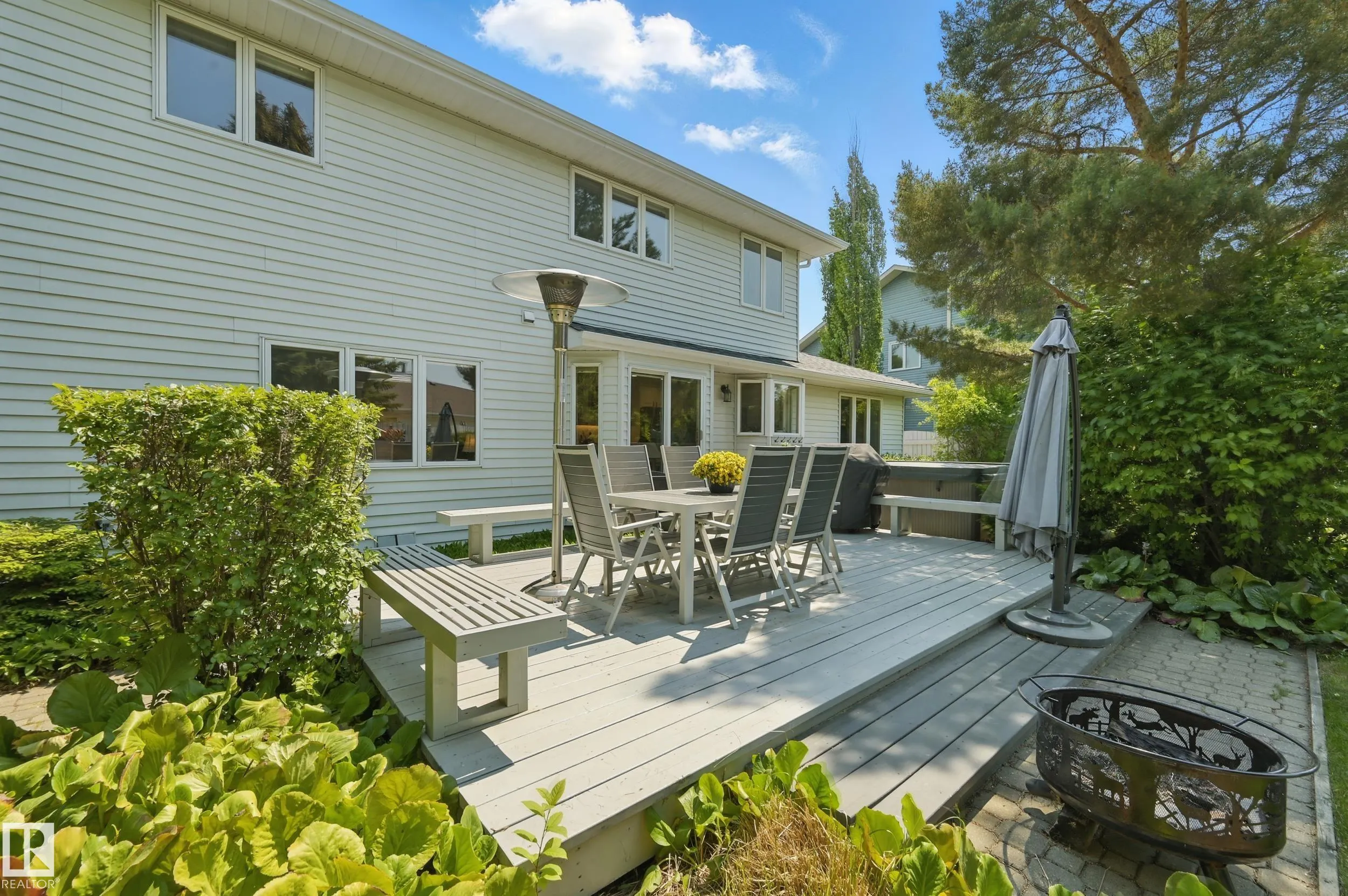 24 BLUE QUILL Crescent