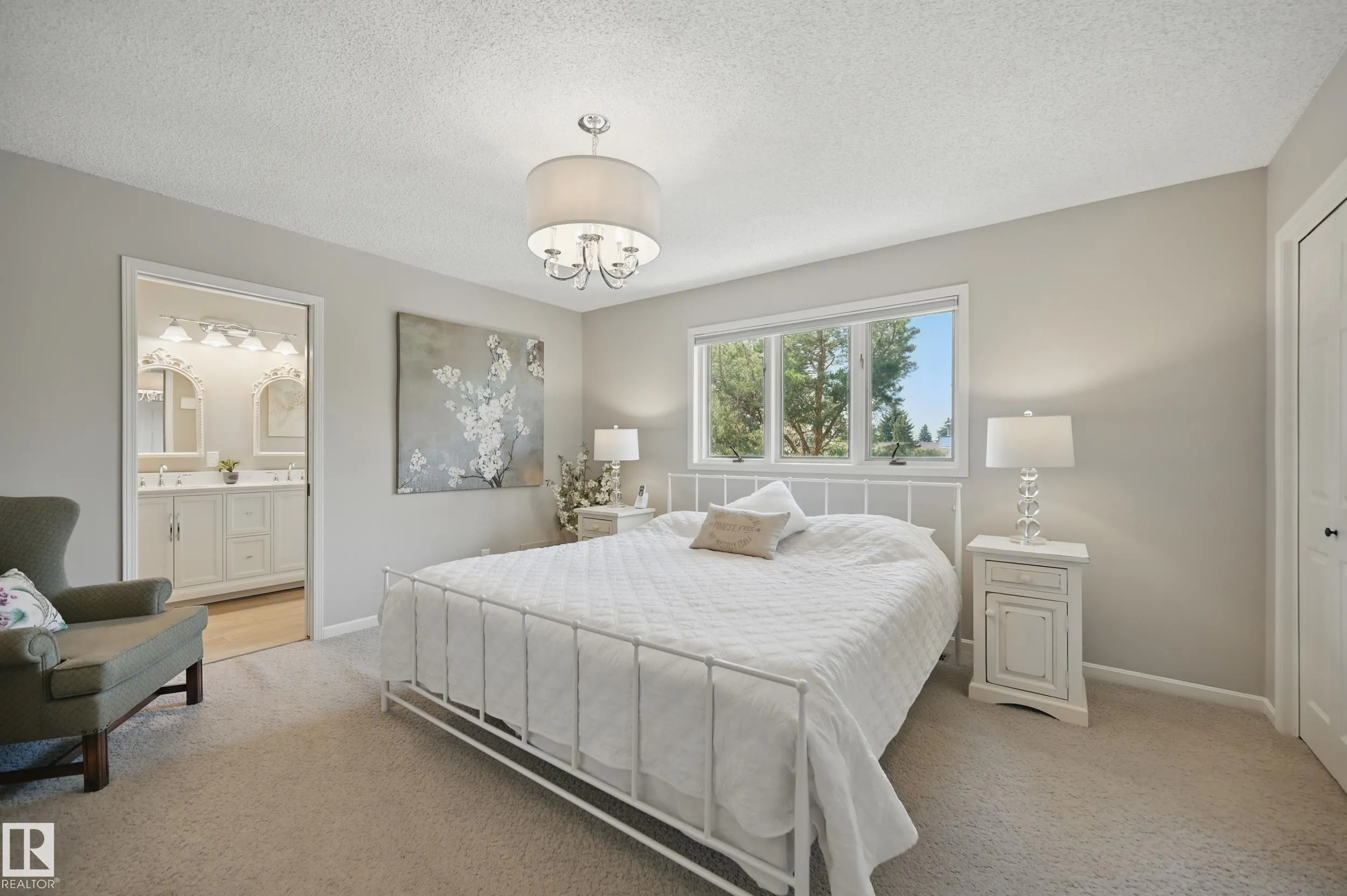 24 BLUE QUILL Crescent