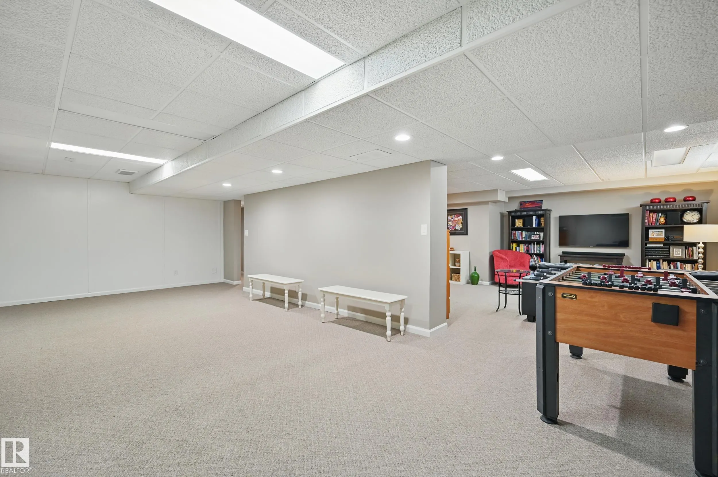 24 BLUE QUILL Crescent