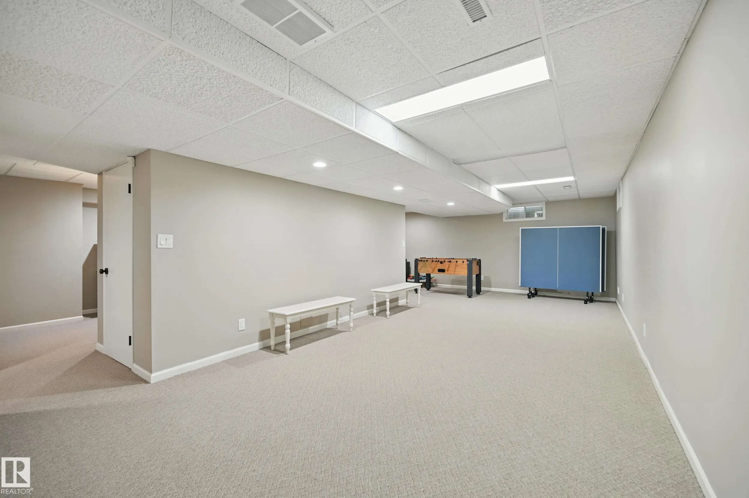 24 BLUE QUILL Crescent