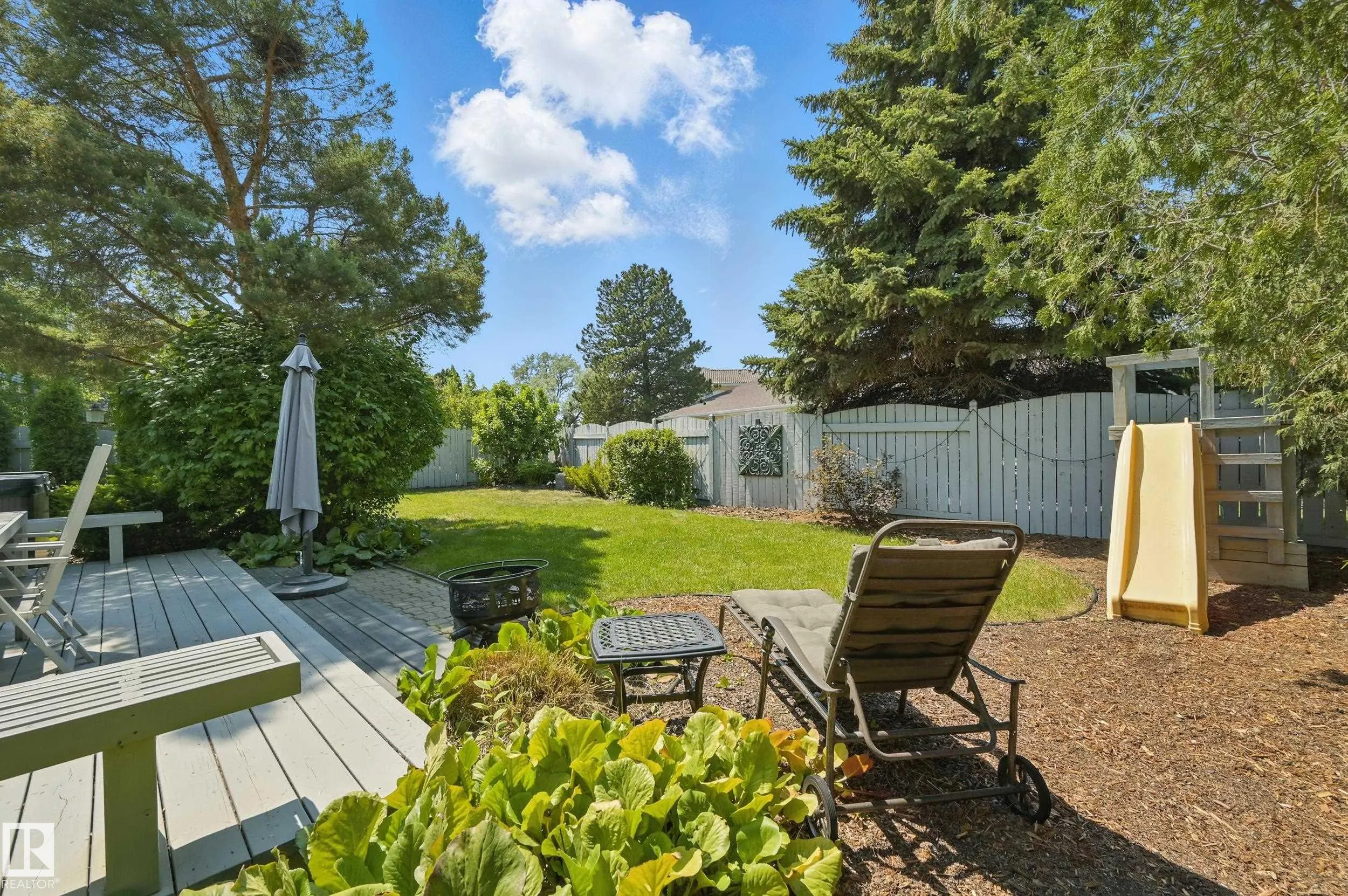 24 BLUE QUILL Crescent