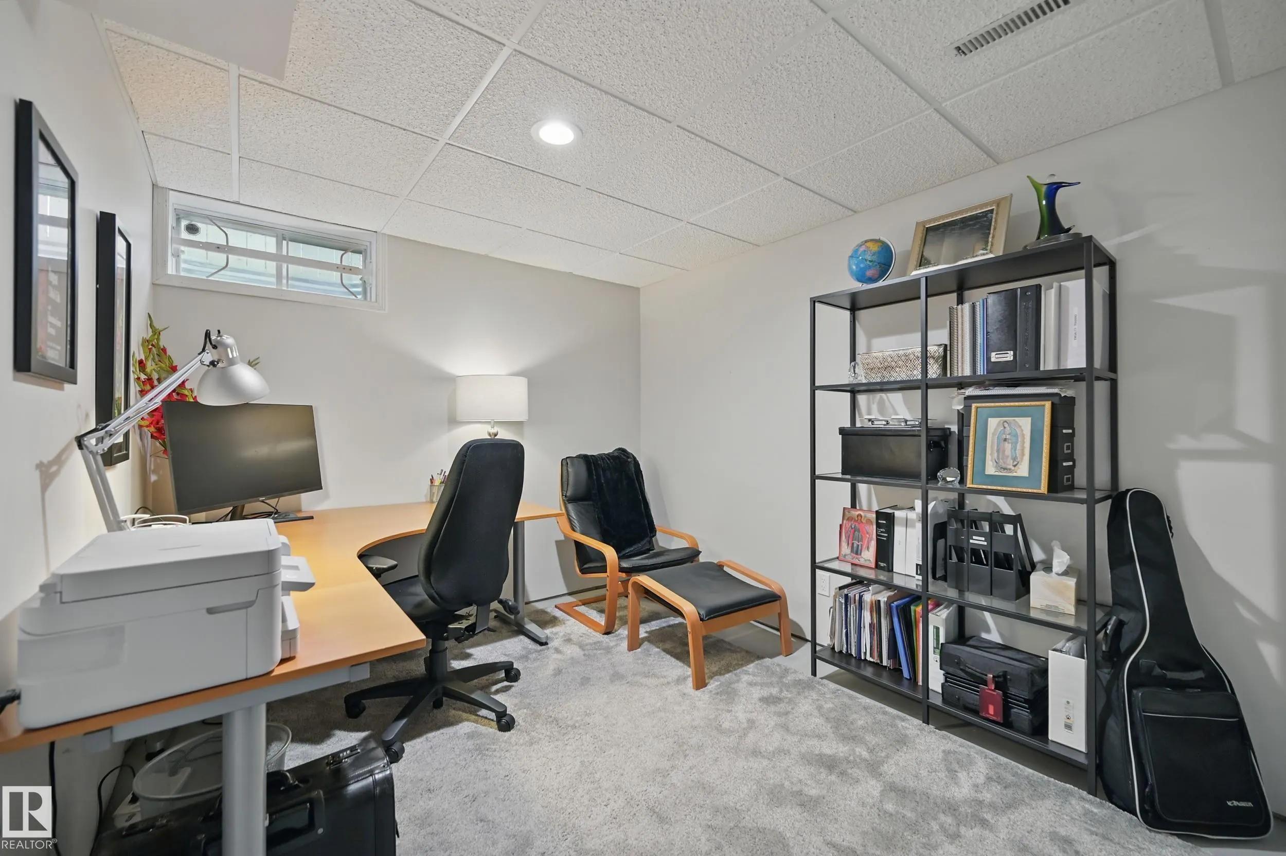 24 BLUE QUILL Crescent