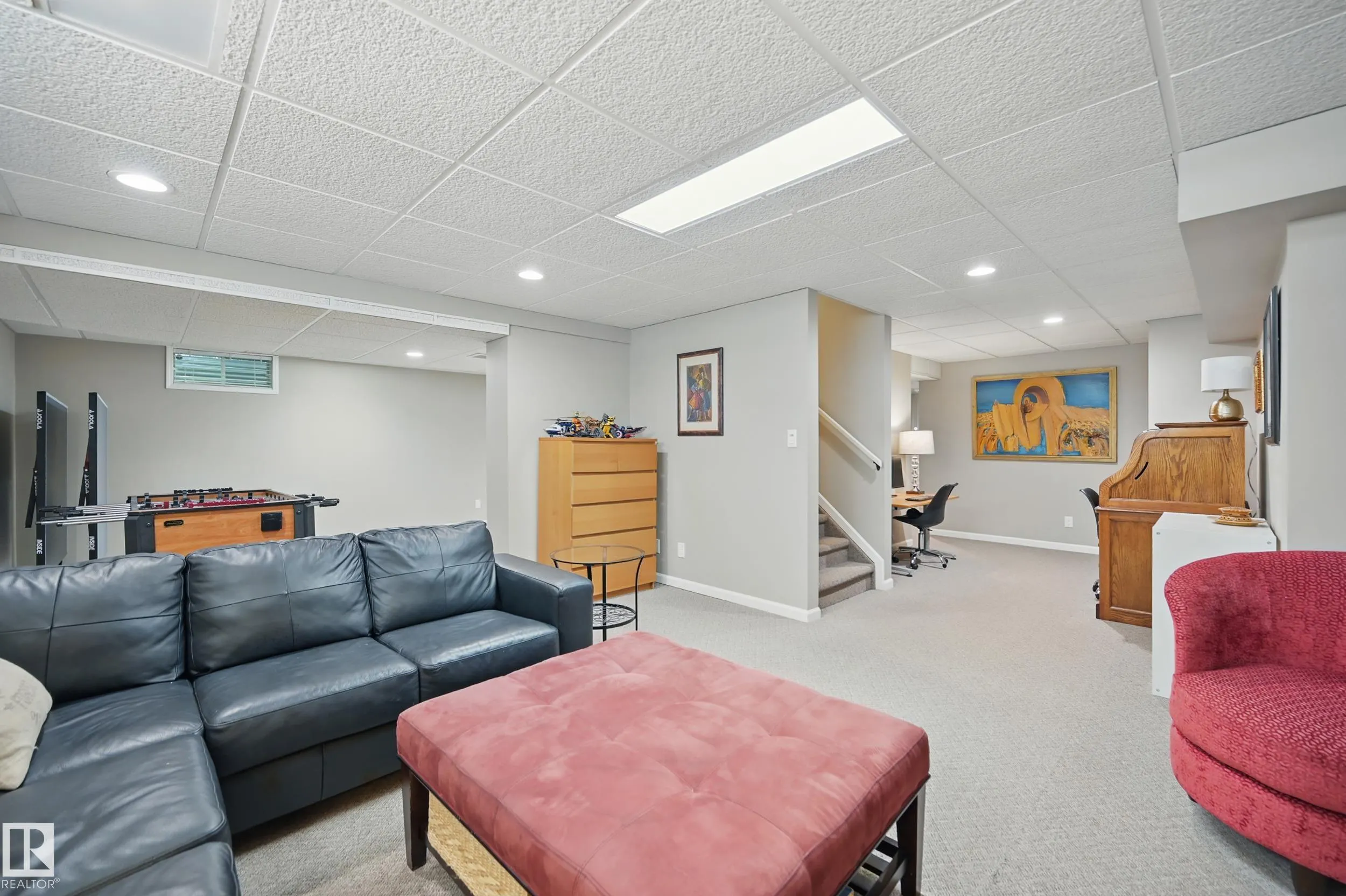 24 BLUE QUILL Crescent