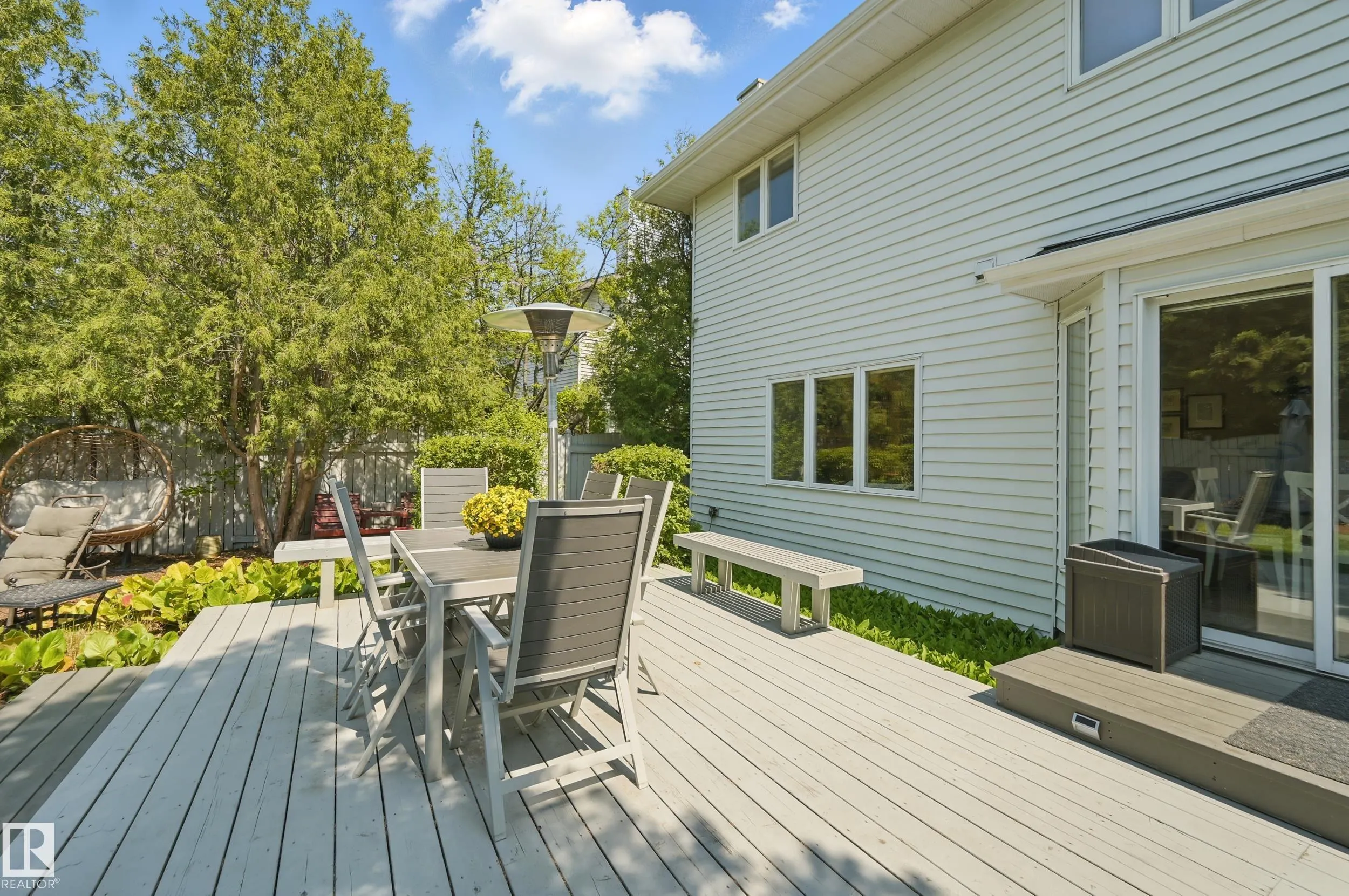 24 BLUE QUILL Crescent