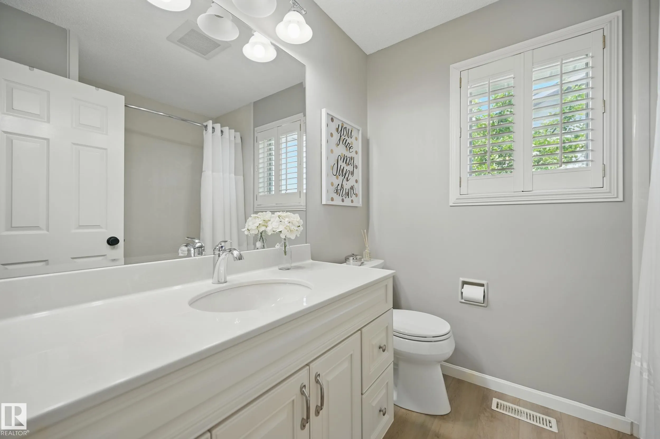 24 BLUE QUILL Crescent