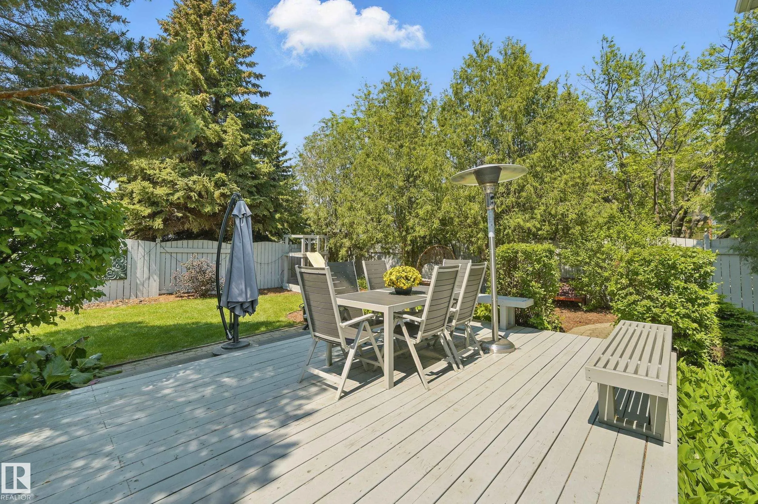 24 BLUE QUILL Crescent