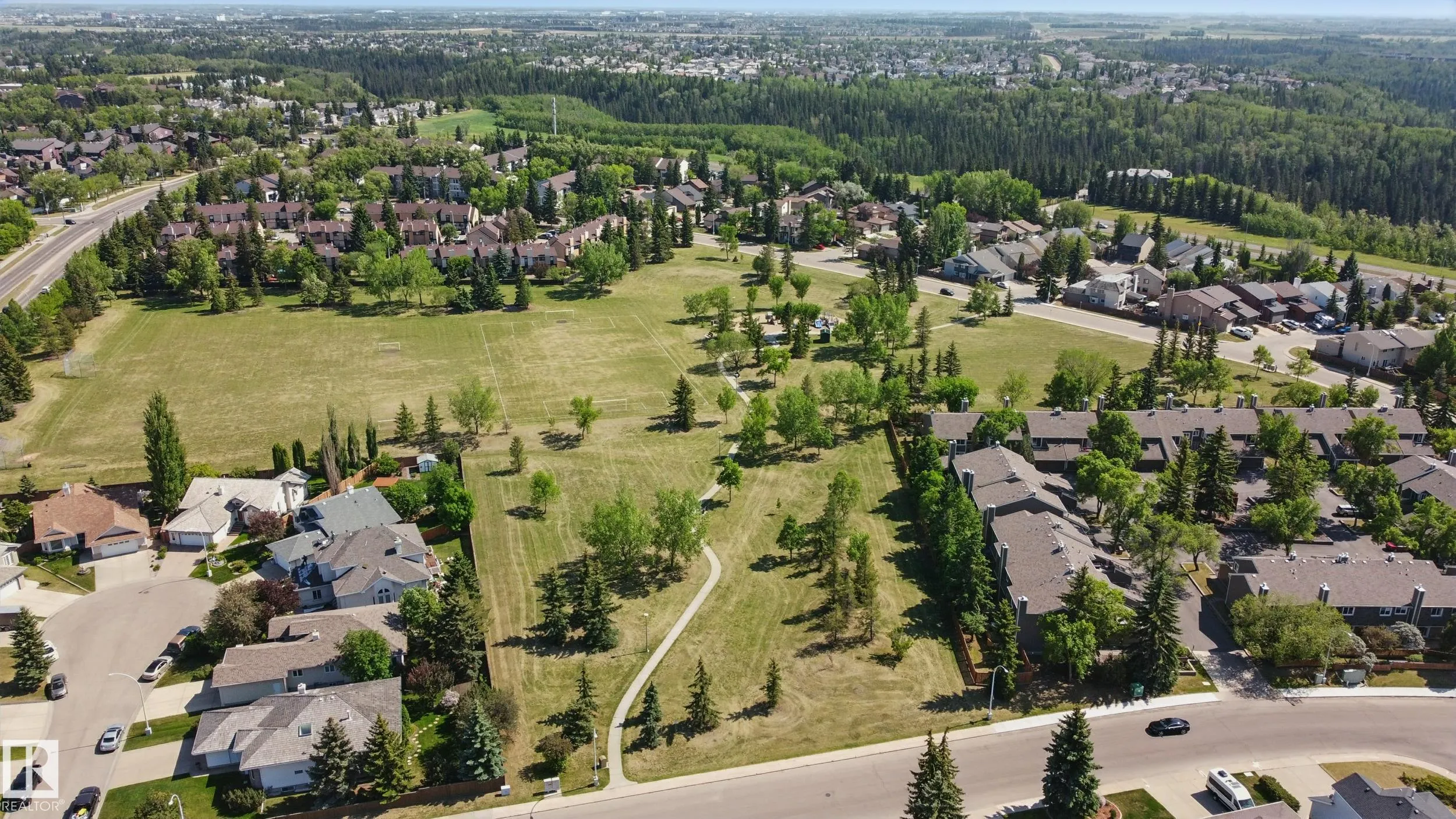 24 BLUE QUILL Crescent