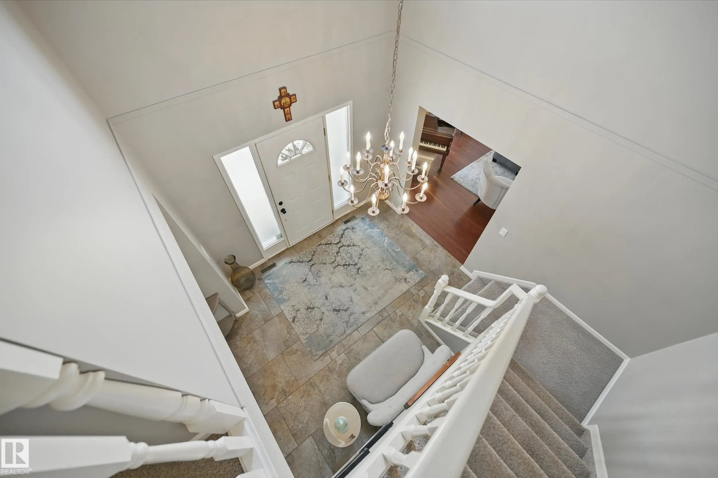 24 BLUE QUILL Crescent