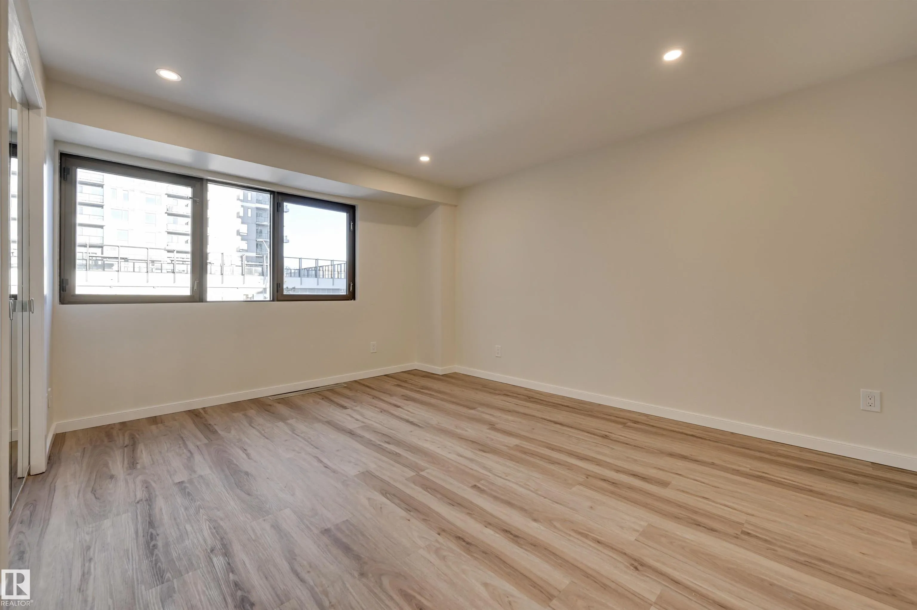 11960 100 Avenue