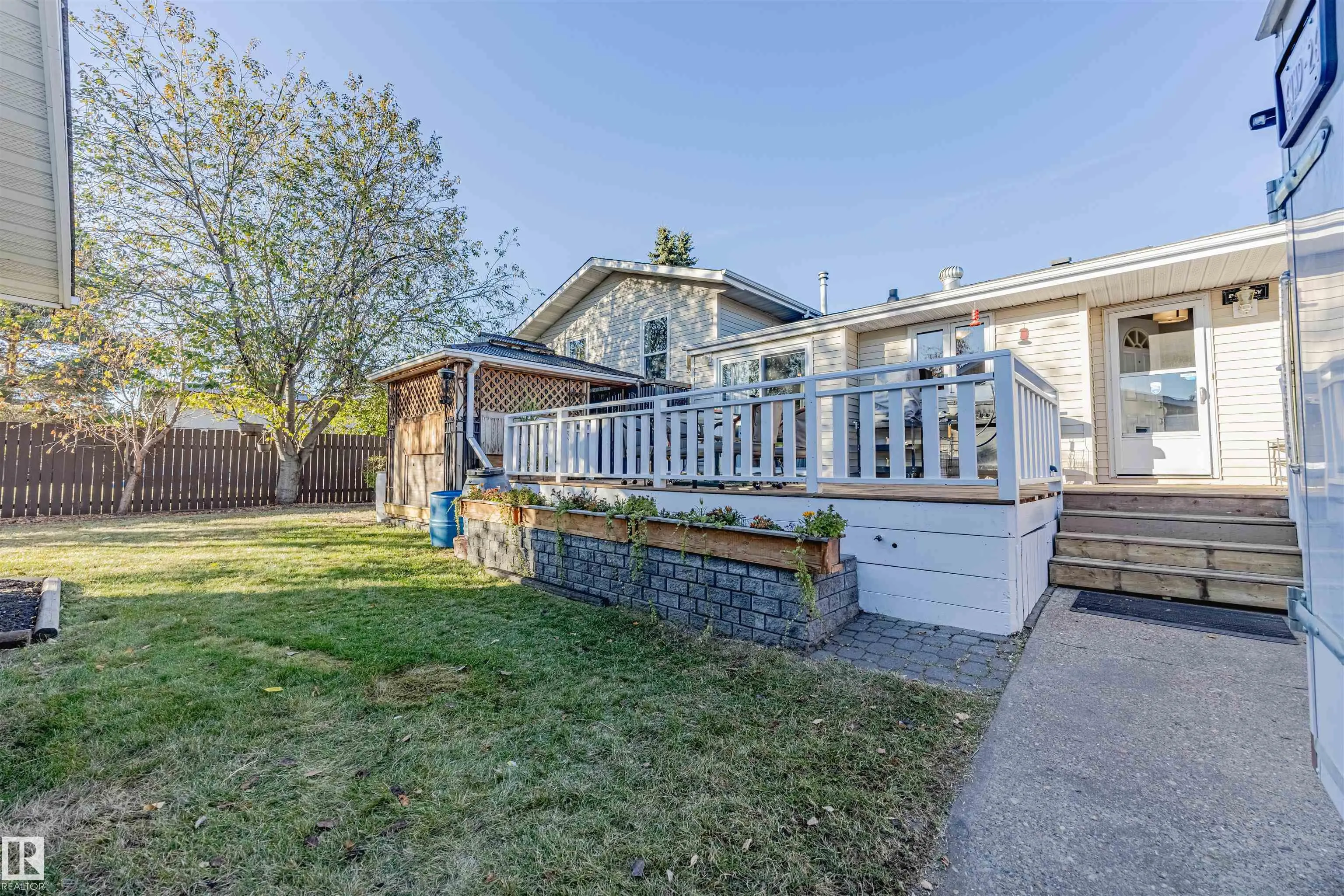 15 WILLIAM HUSTLER Crescent