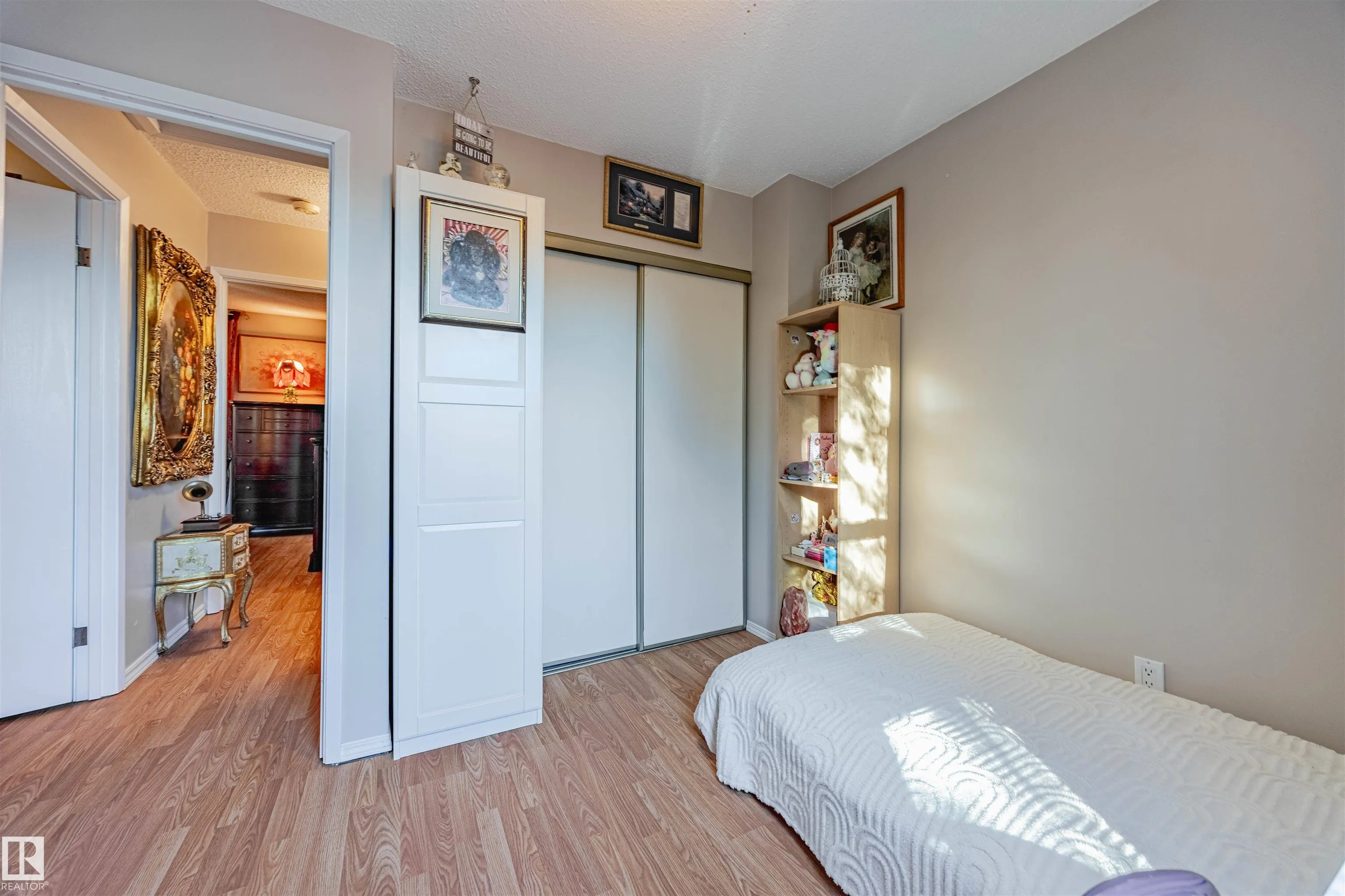 15 WILLIAM HUSTLER Crescent