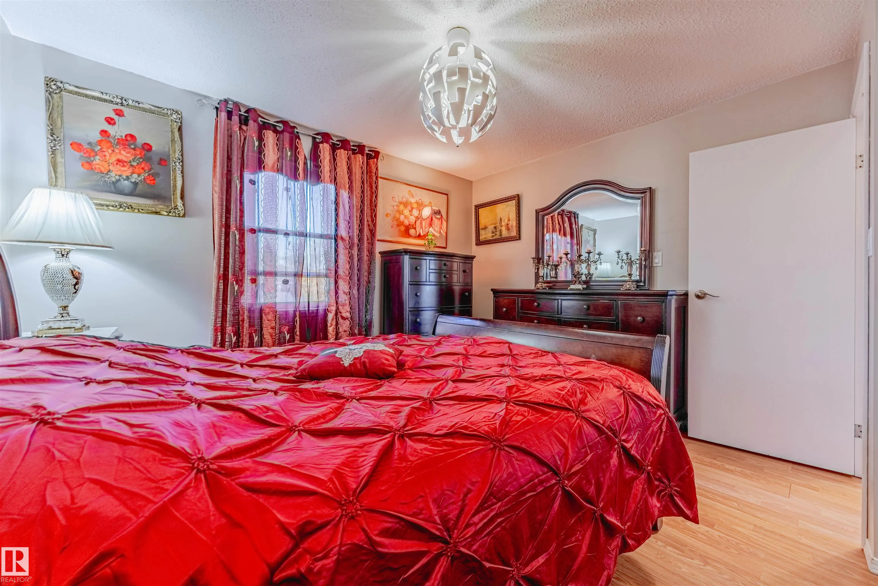 15 WILLIAM HUSTLER Crescent