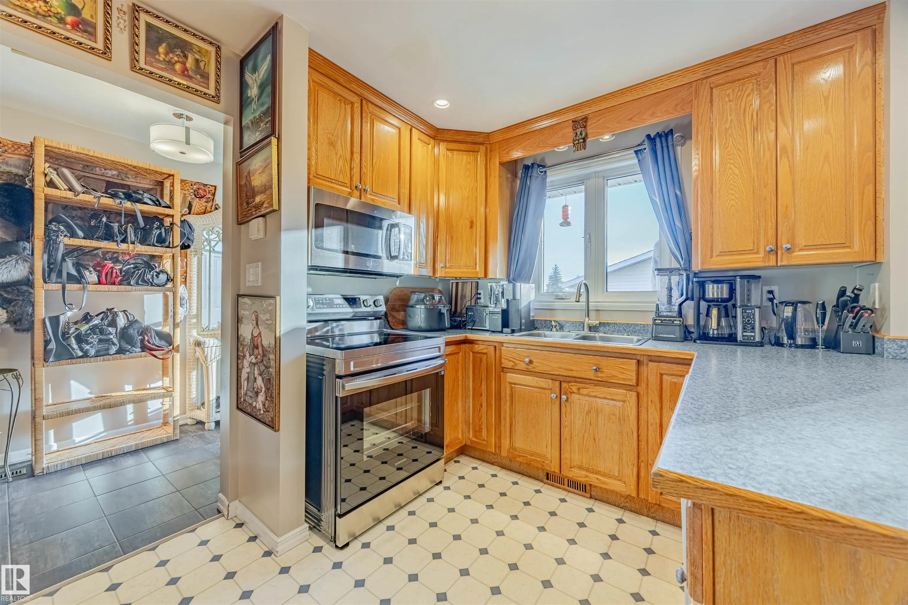 15 WILLIAM HUSTLER Crescent