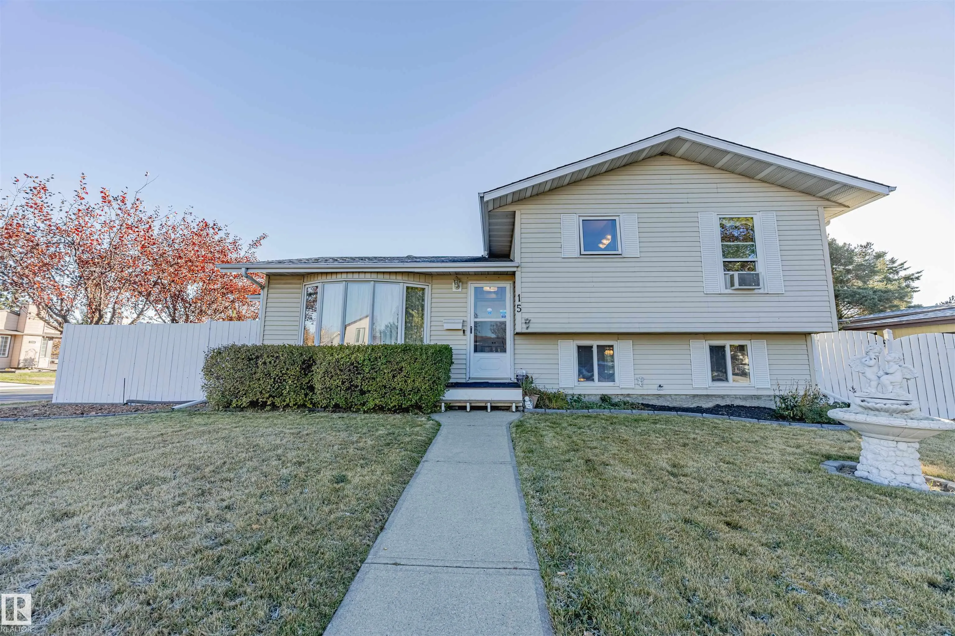 15 WILLIAM HUSTLER Crescent