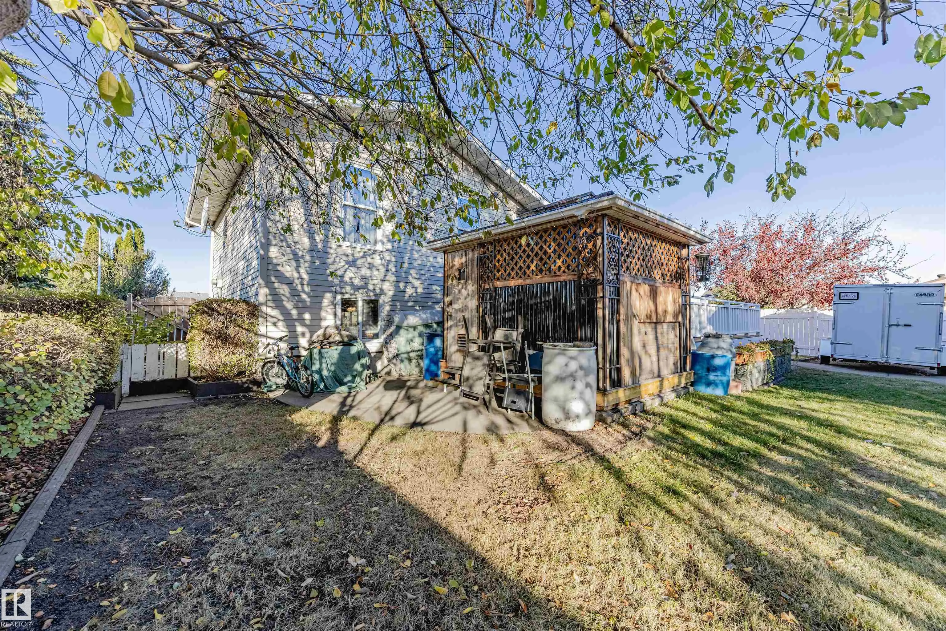 15 WILLIAM HUSTLER Crescent