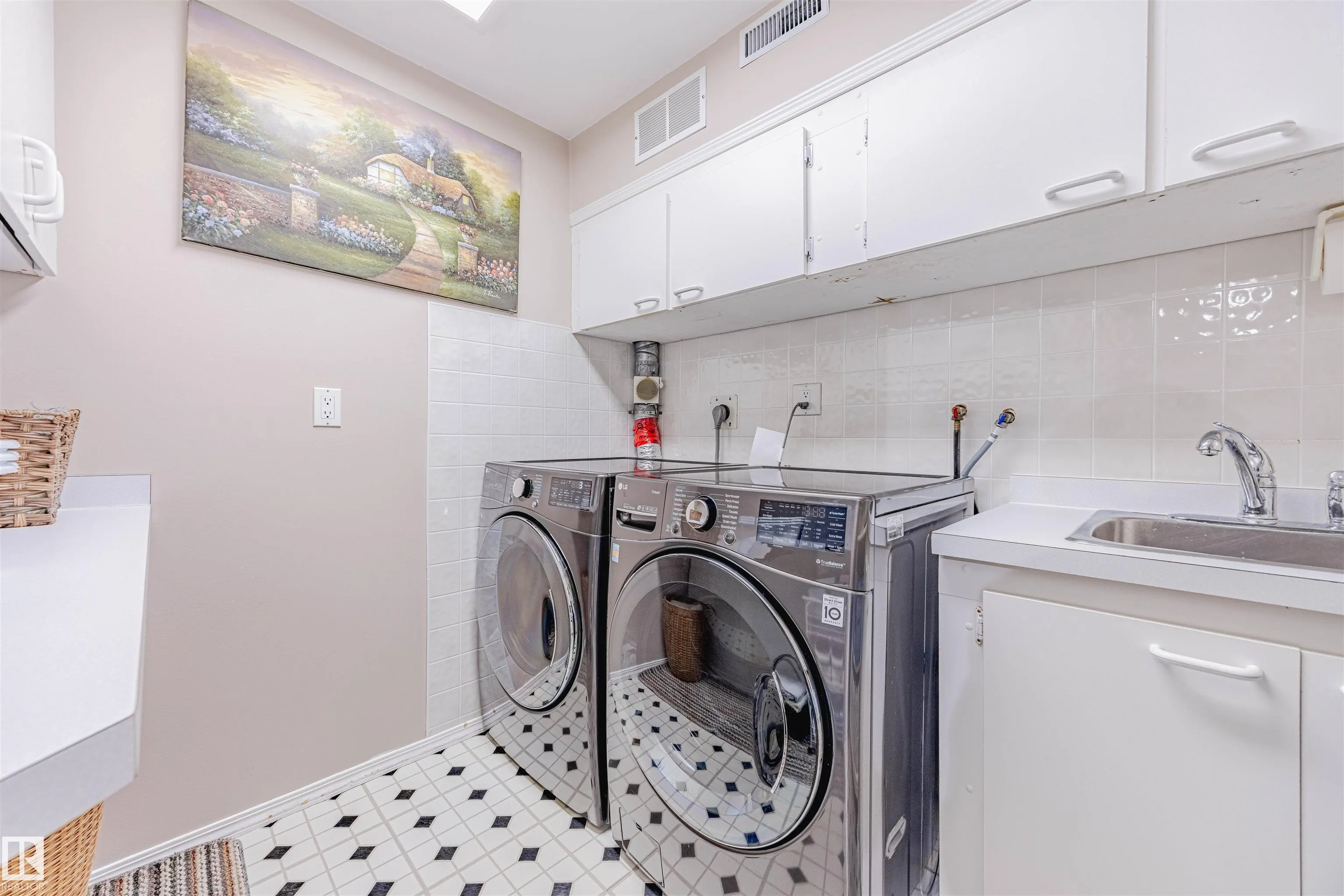 15 WILLIAM HUSTLER Crescent