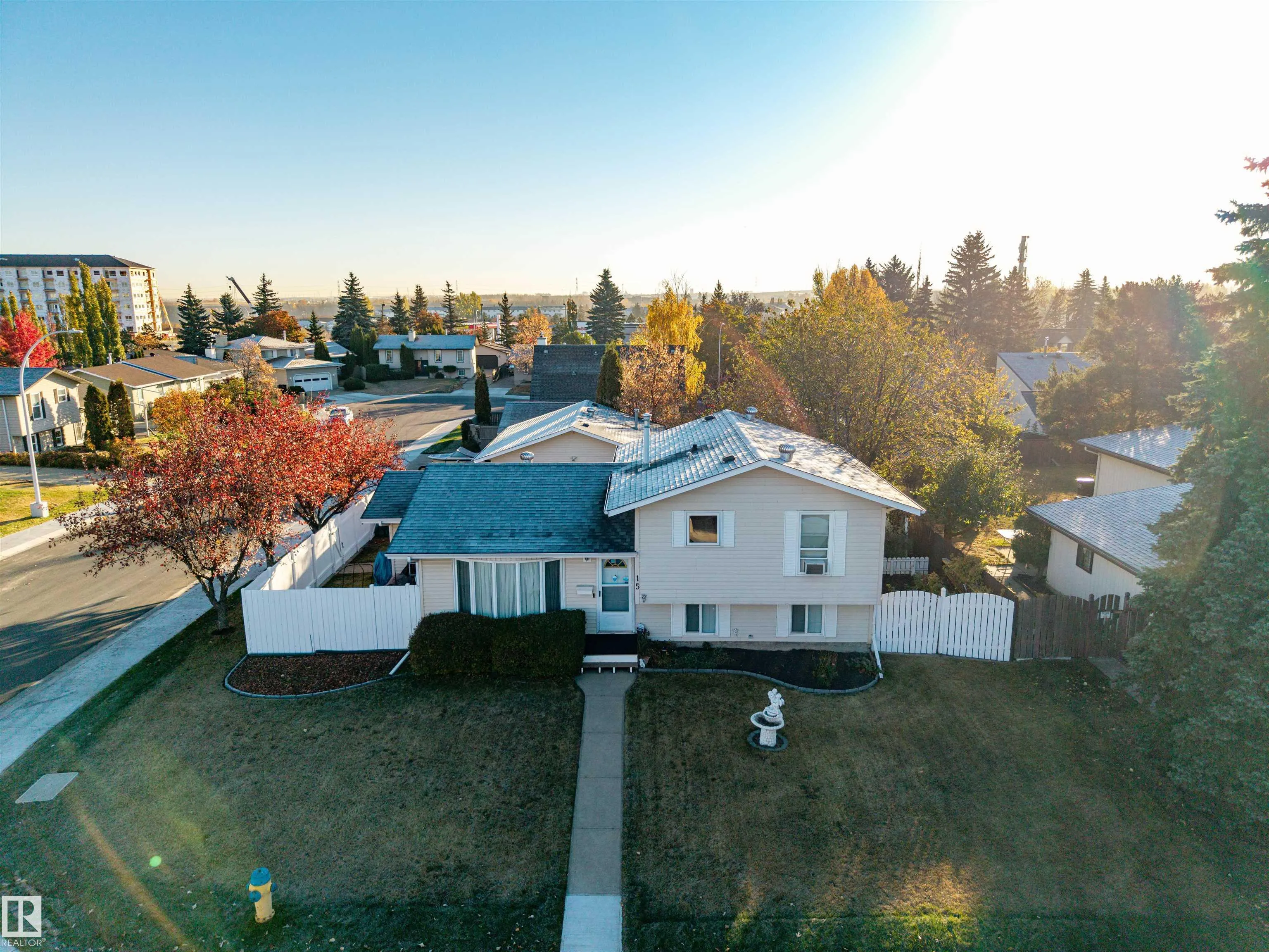 15 WILLIAM HUSTLER Crescent