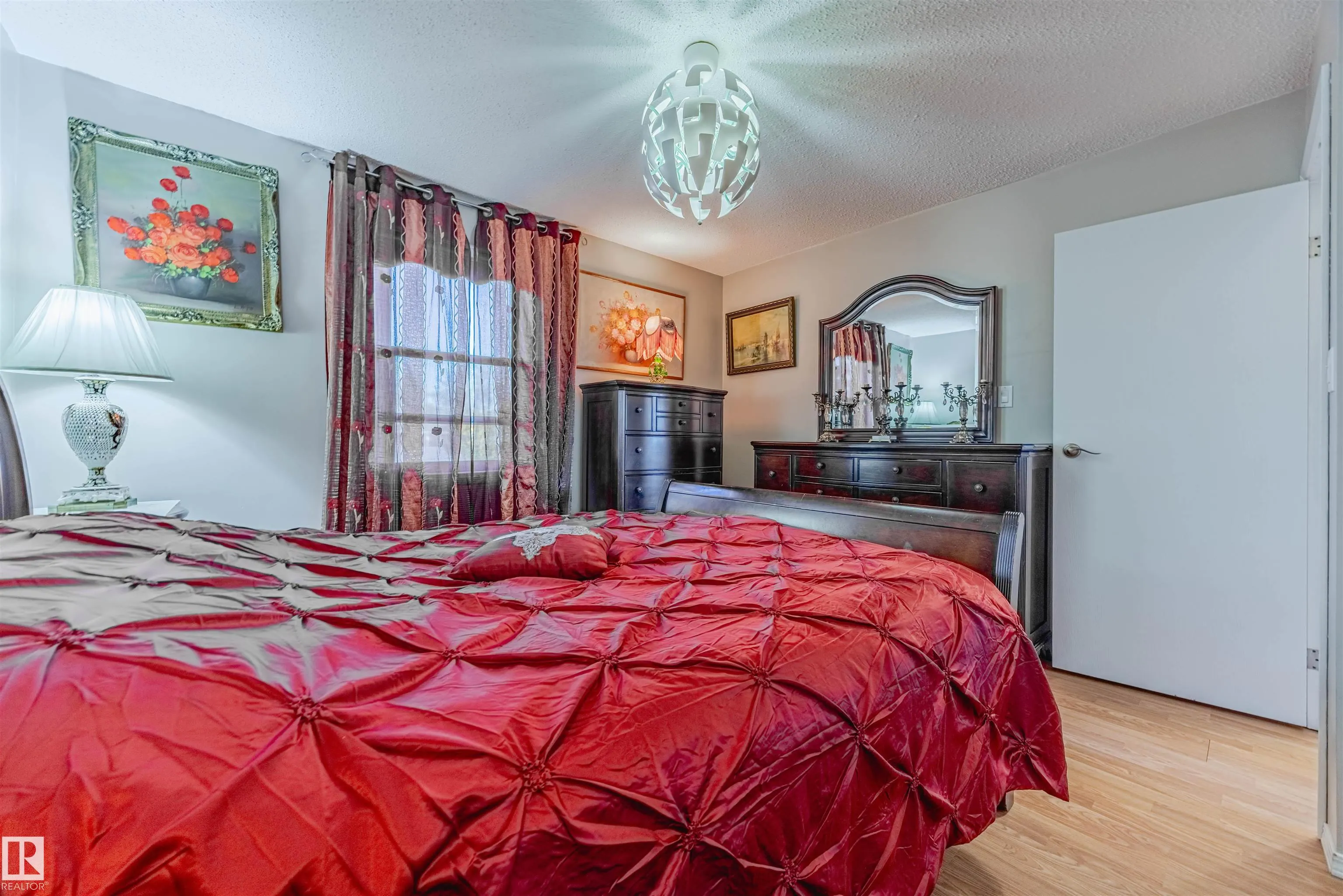 15 WILLIAM HUSTLER Crescent