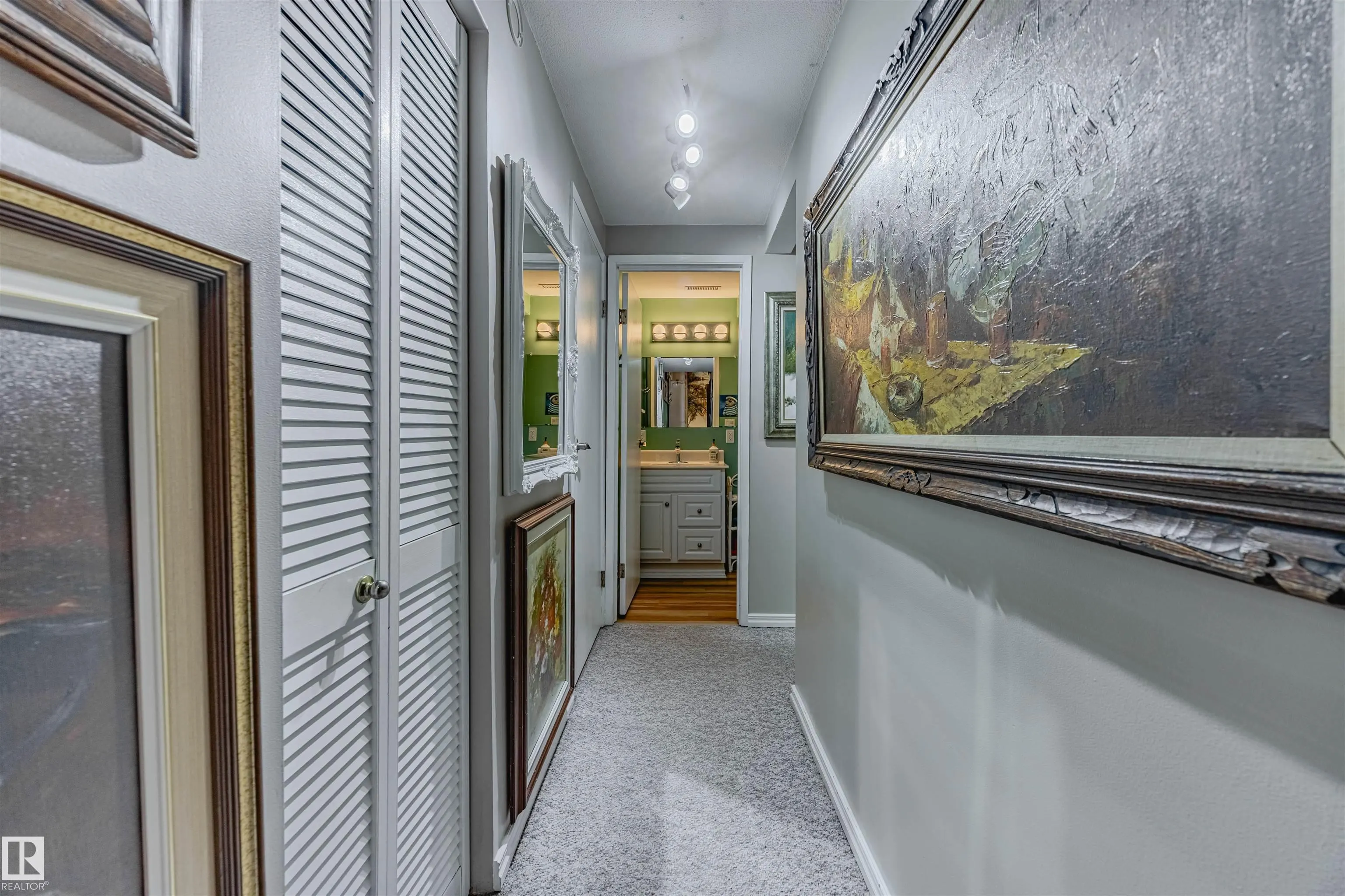 15 WILLIAM HUSTLER Crescent
