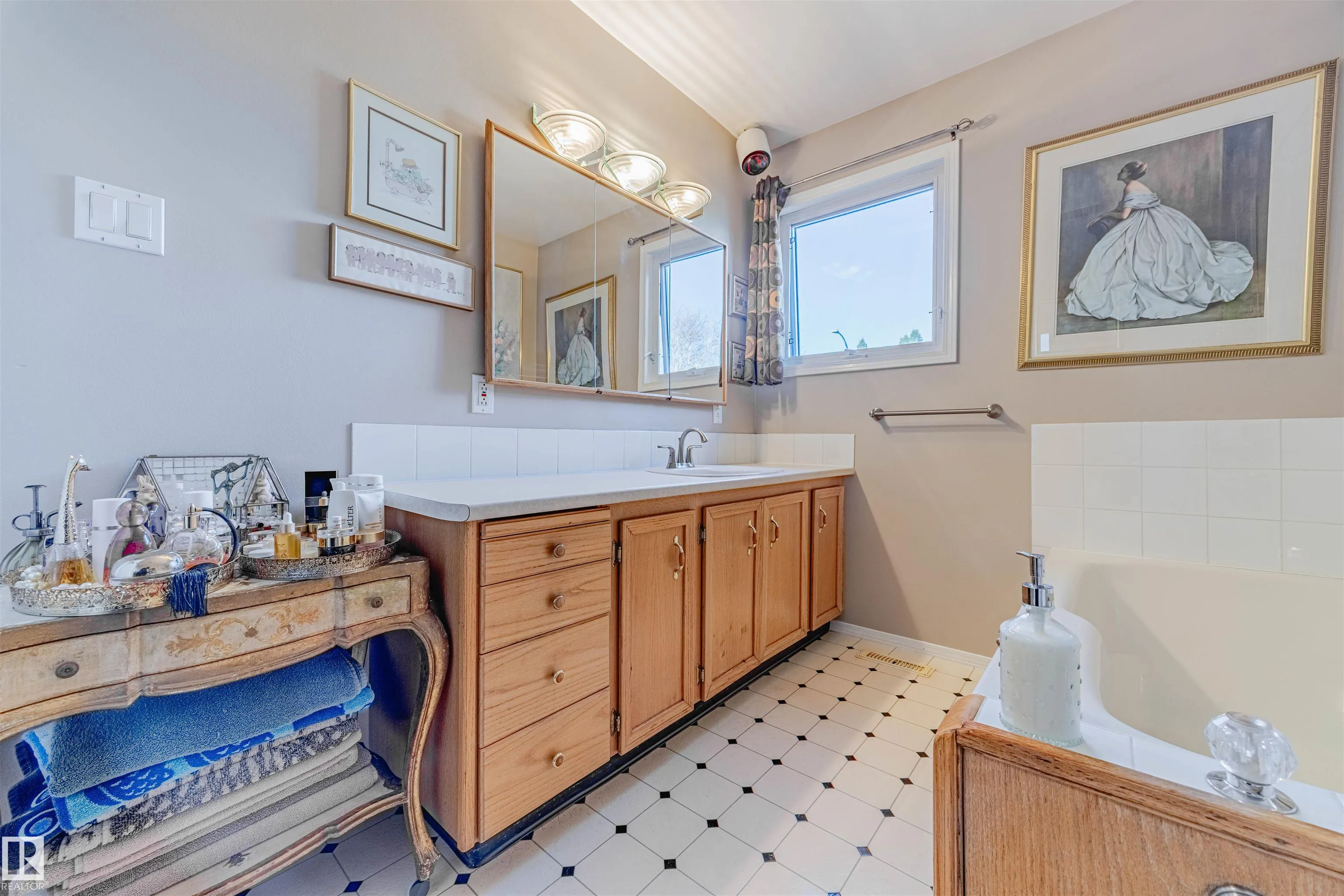 15 WILLIAM HUSTLER Crescent