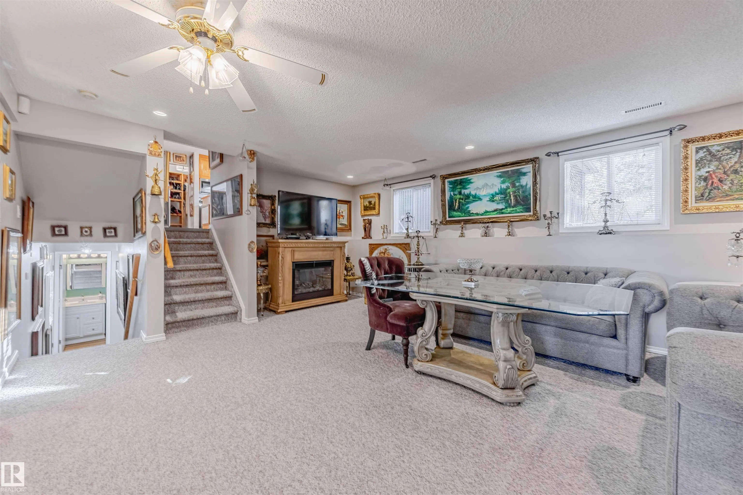15 WILLIAM HUSTLER Crescent