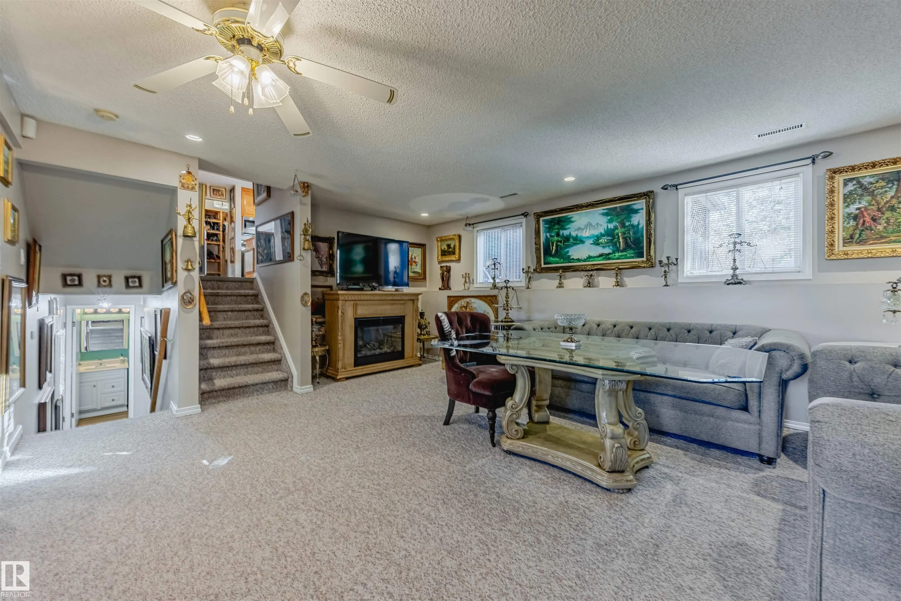 15 WILLIAM HUSTLER Crescent