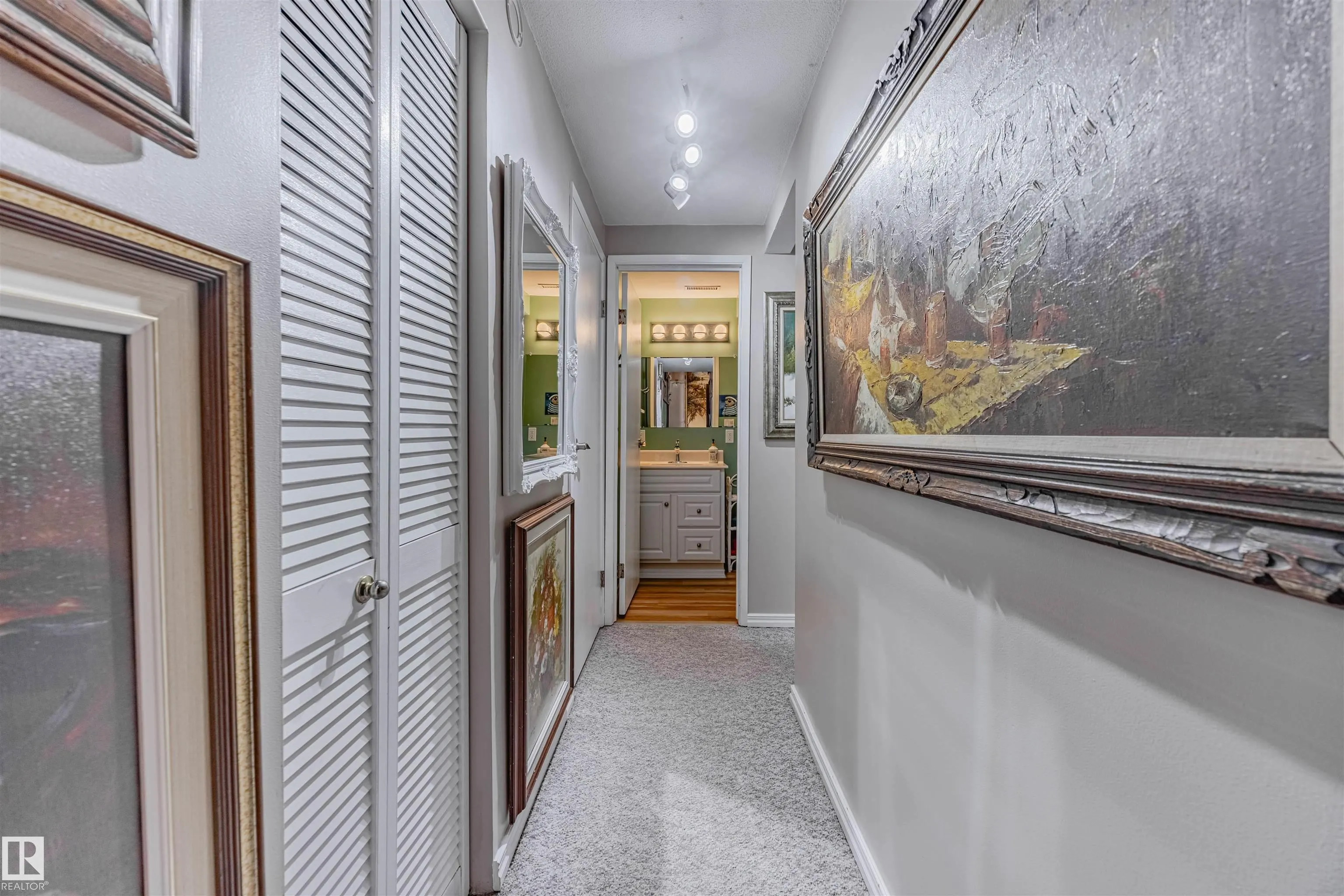 15 WILLIAM HUSTLER Crescent