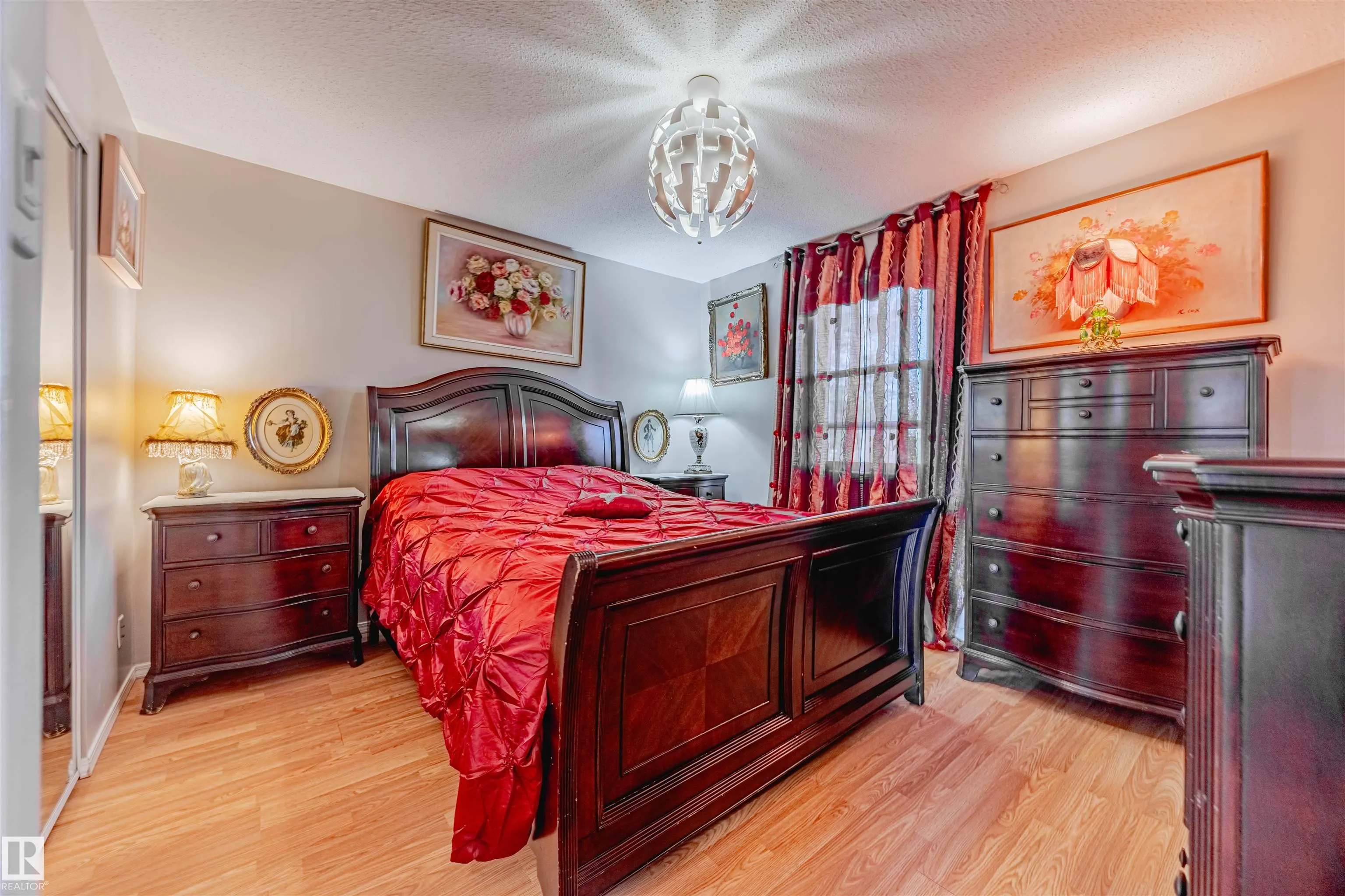 15 WILLIAM HUSTLER Crescent