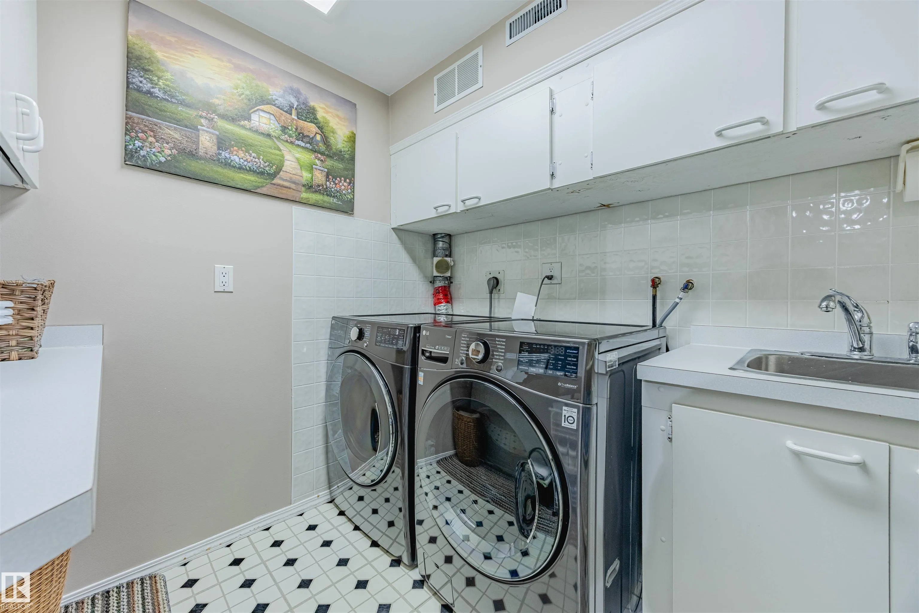 15 WILLIAM HUSTLER Crescent