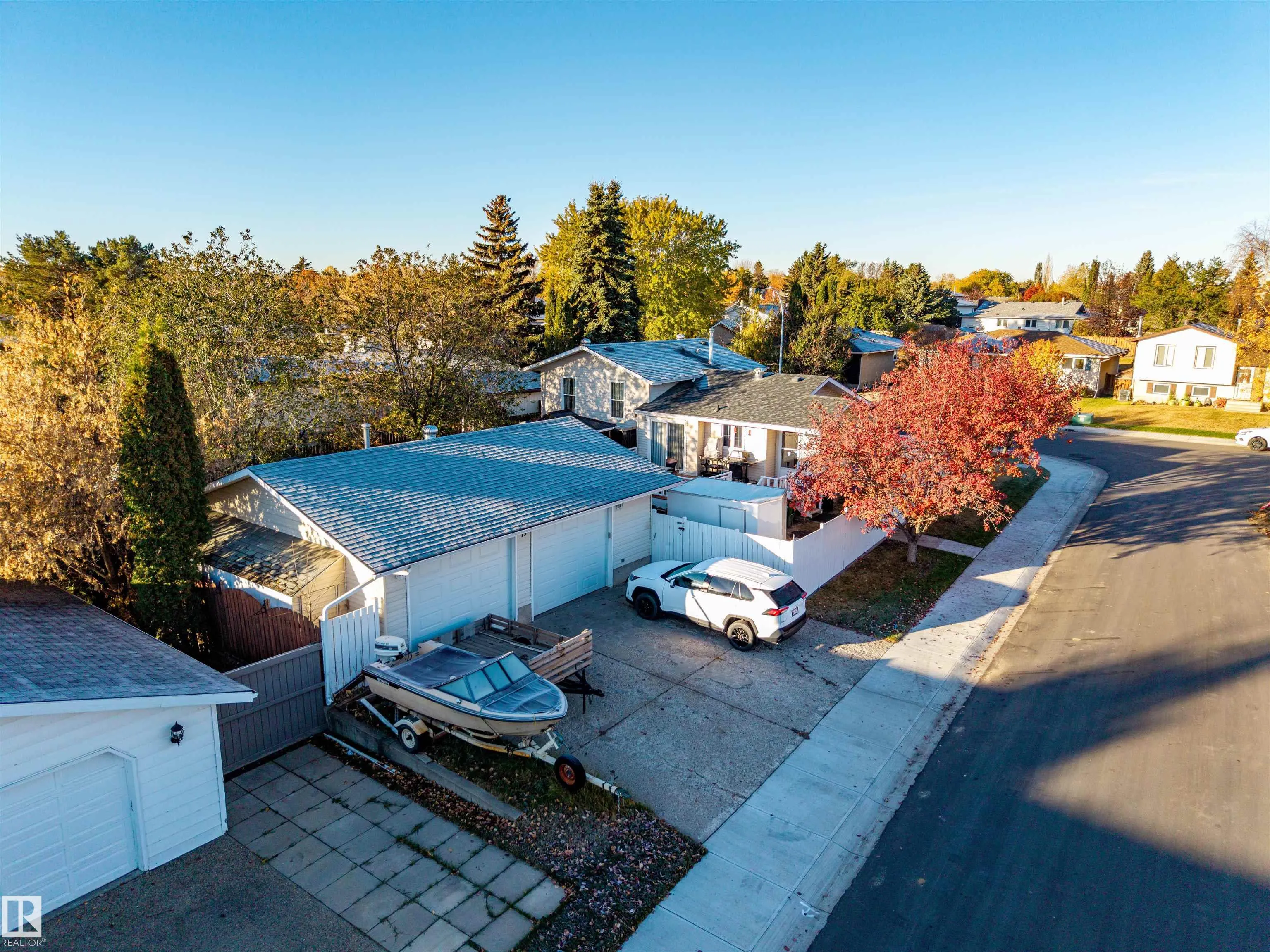 15 WILLIAM HUSTLER Crescent