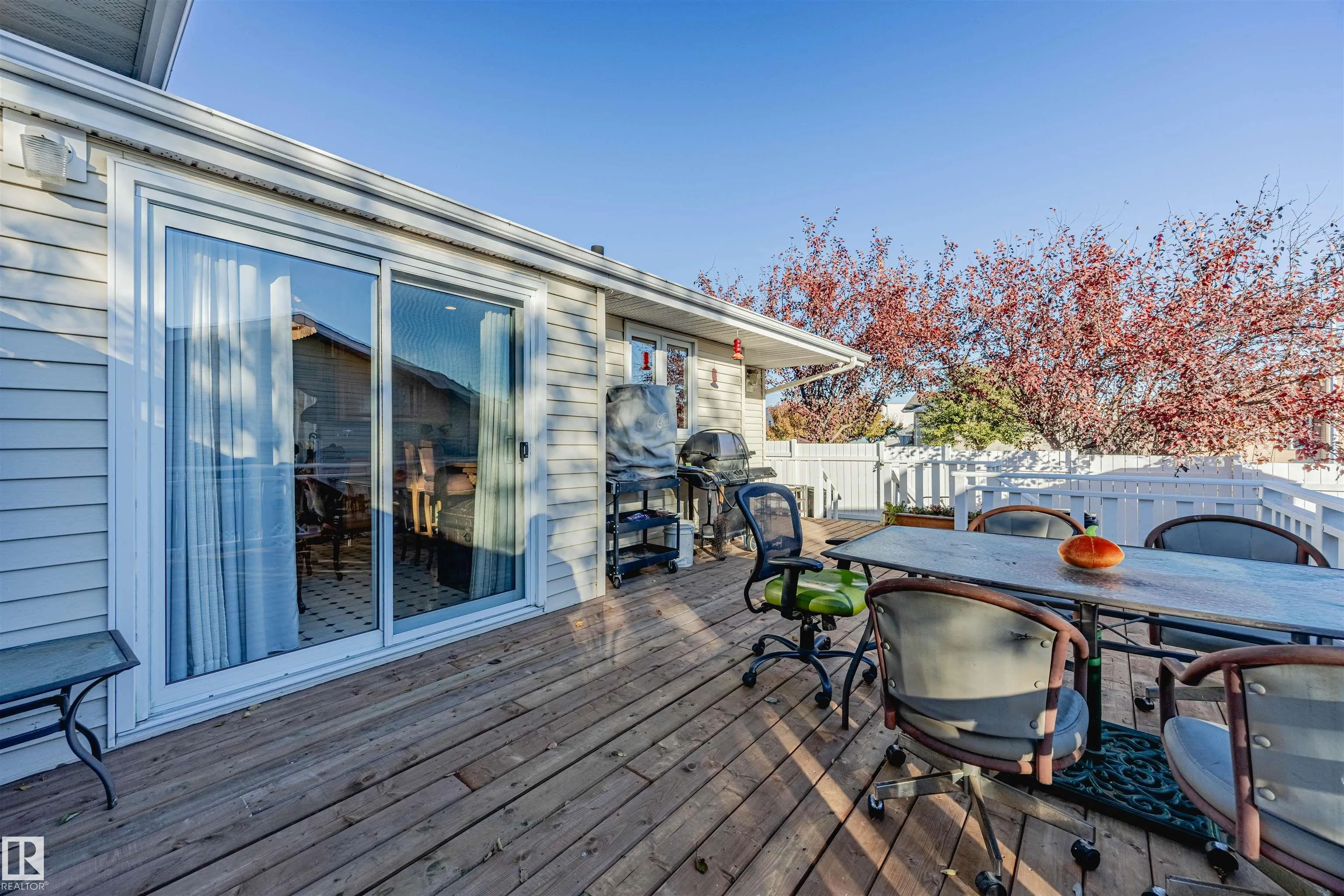 15 WILLIAM HUSTLER Crescent