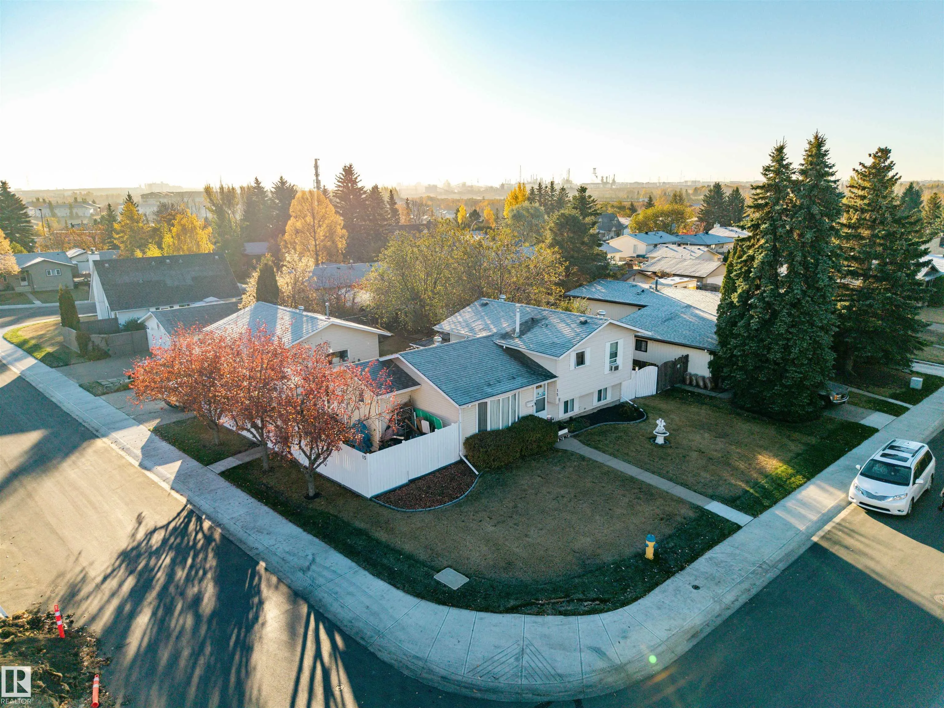 15 WILLIAM HUSTLER Crescent