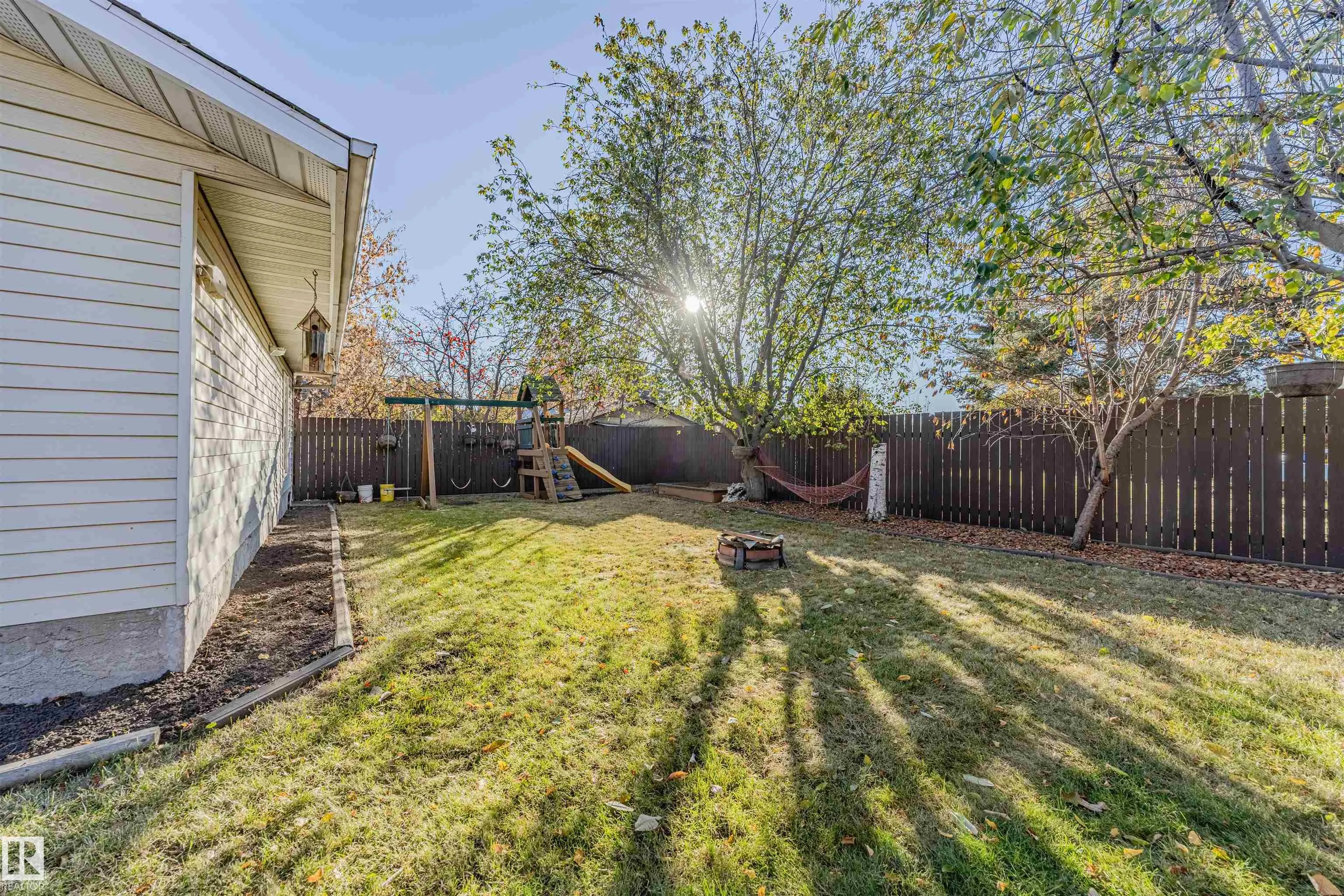 15 WILLIAM HUSTLER Crescent