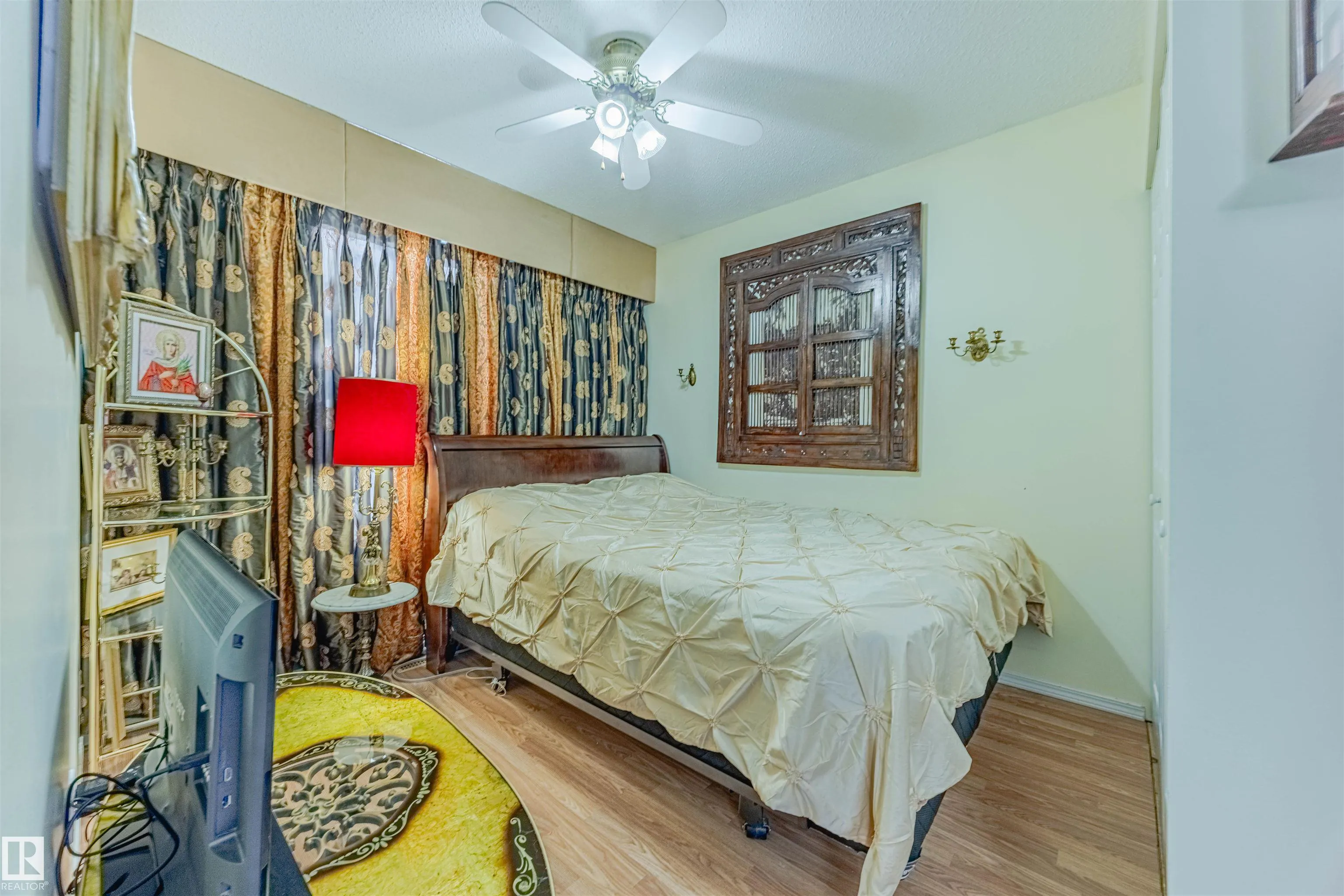 15 WILLIAM HUSTLER Crescent