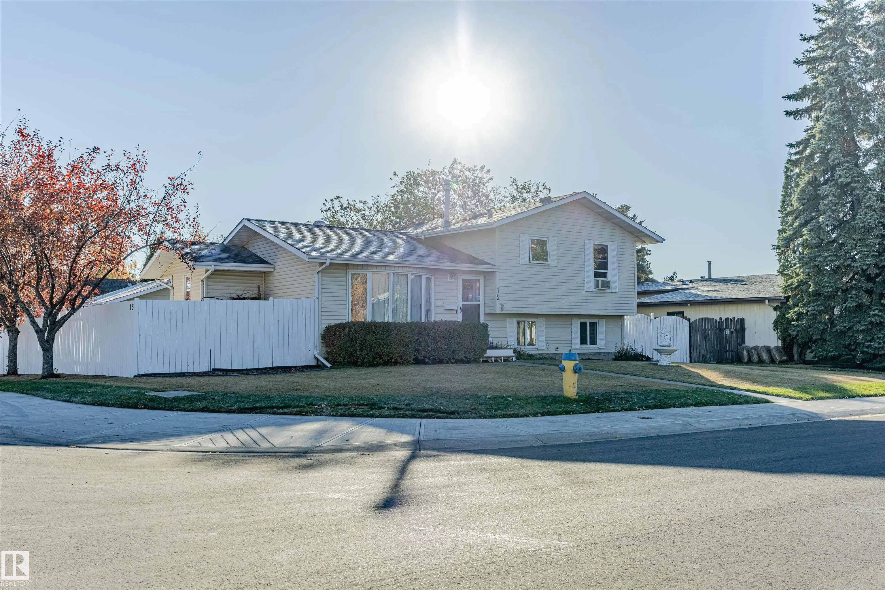 15 WILLIAM HUSTLER Crescent