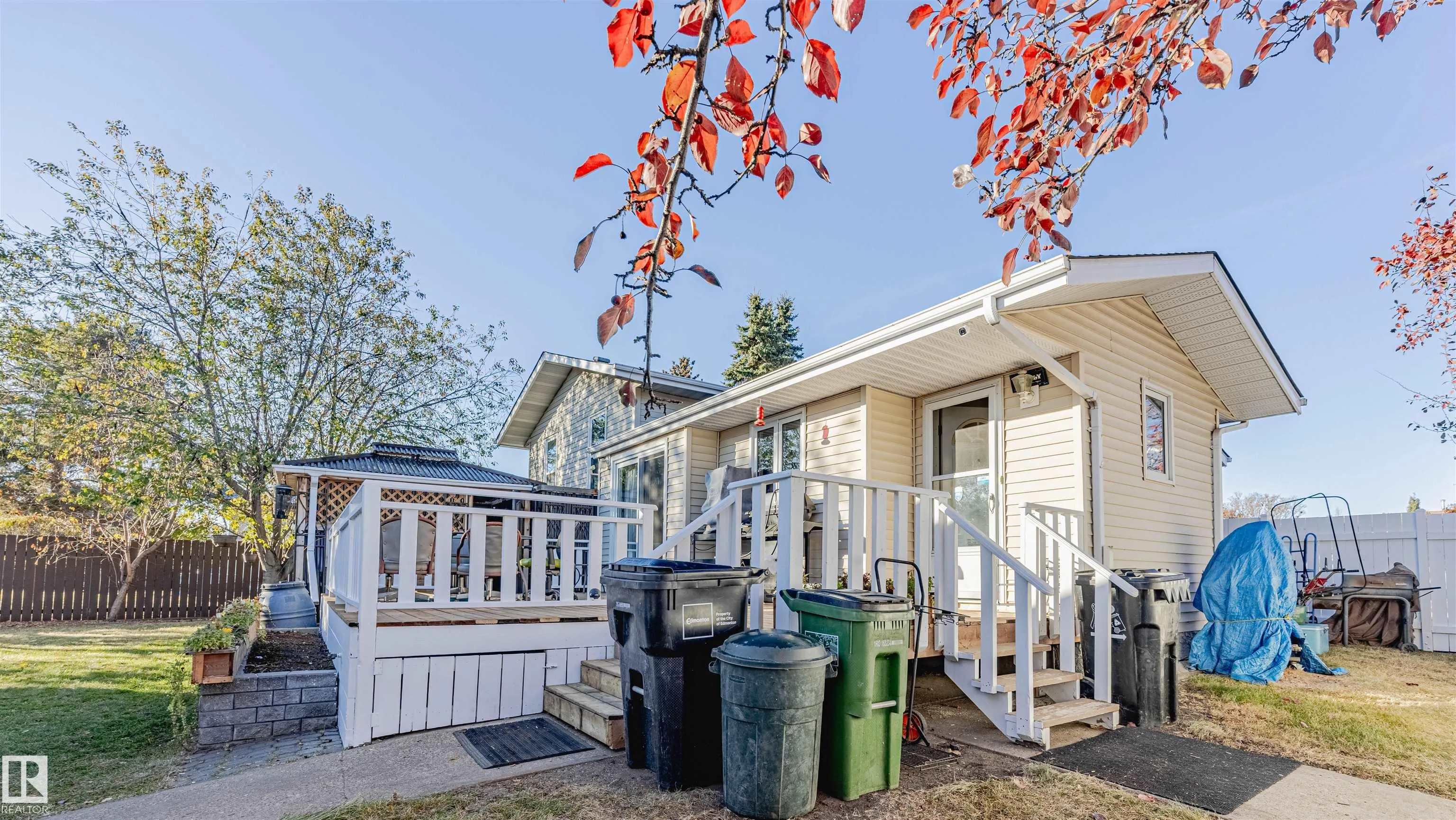 15 WILLIAM HUSTLER Crescent
