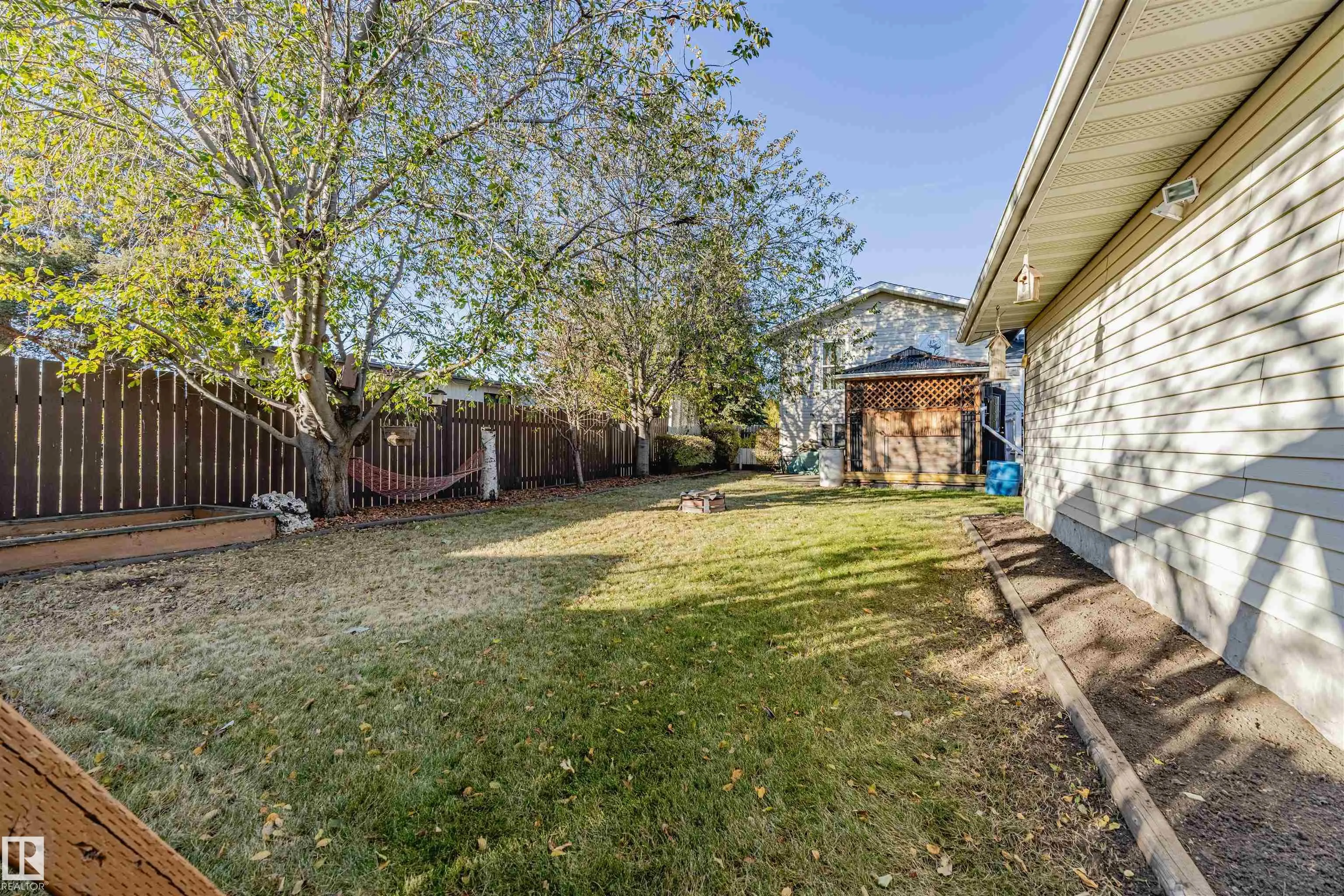 15 WILLIAM HUSTLER Crescent