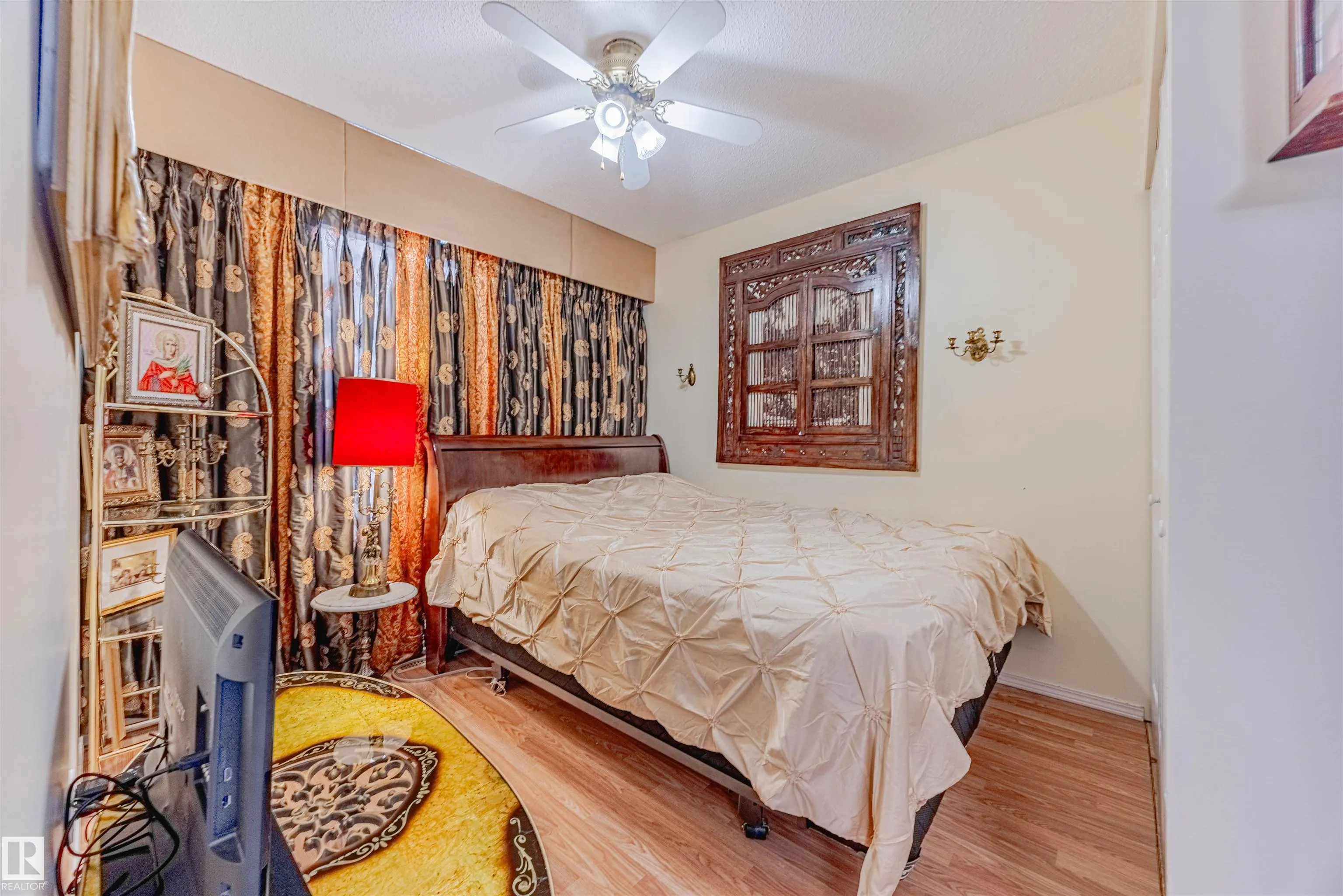 15 WILLIAM HUSTLER Crescent