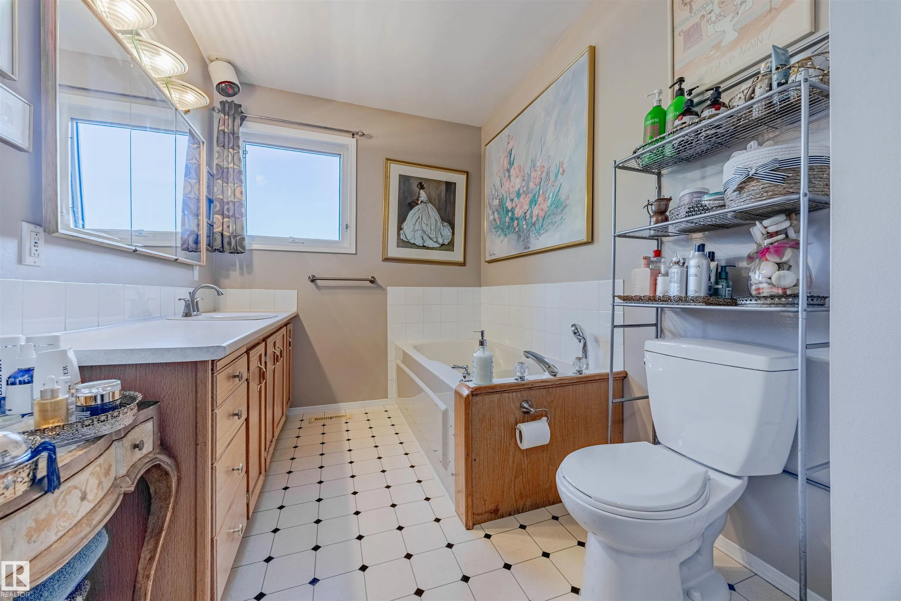 15 WILLIAM HUSTLER Crescent