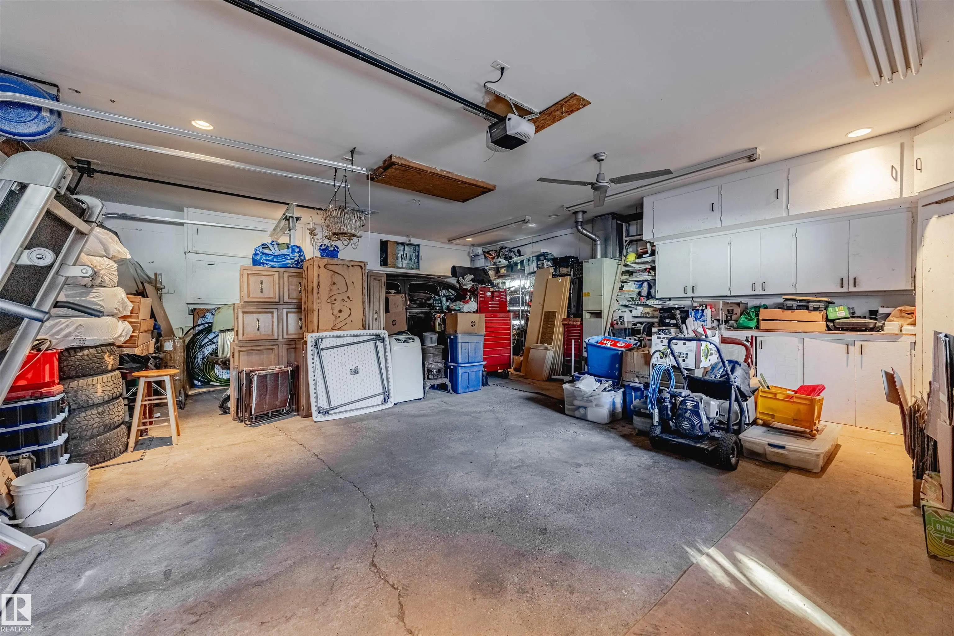 15 WILLIAM HUSTLER Crescent