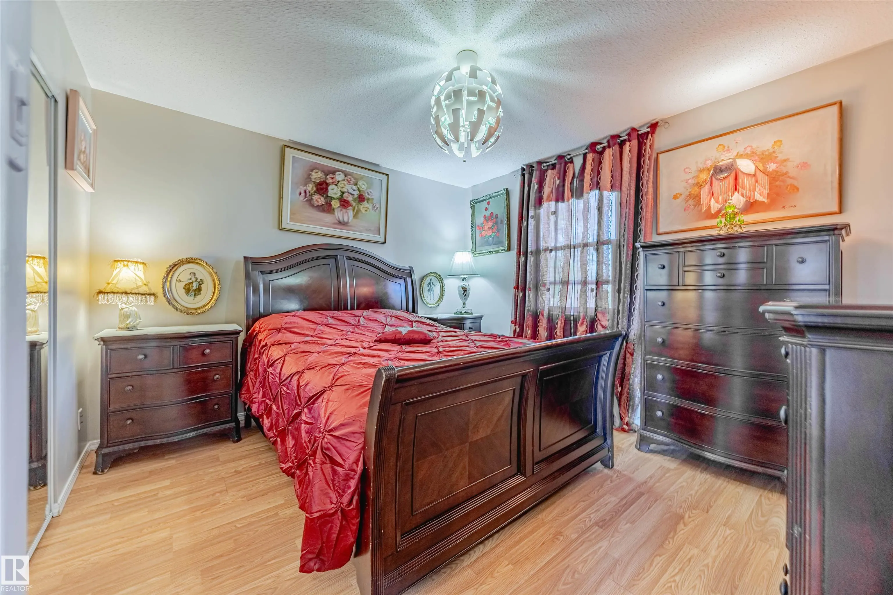 15 WILLIAM HUSTLER Crescent